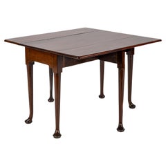 Table pliante géorgienne à feuilles tombantes avec pieds effilés et pieds rembourrés