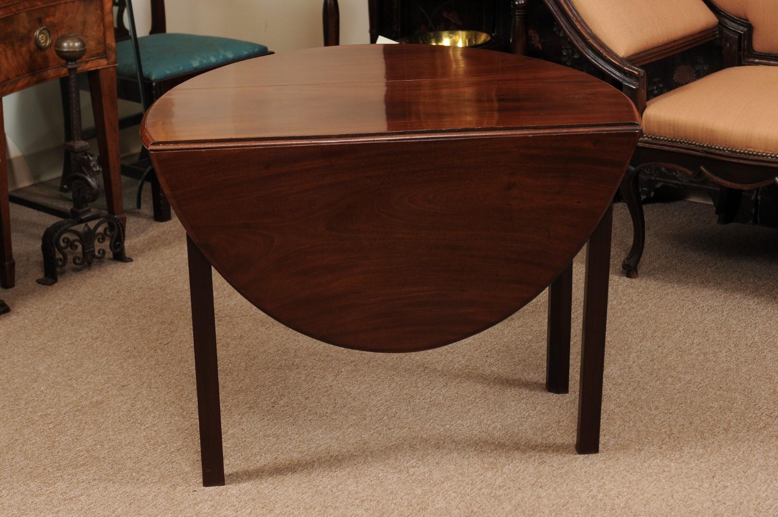 Georgian Mahogany Drop Leaf Table, England, circa 1840 4