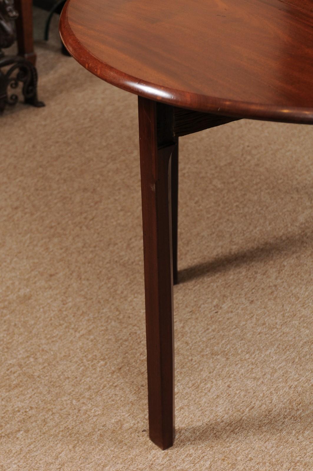 English Georgian Mahogany Drop Leaf Table, England, circa 1840