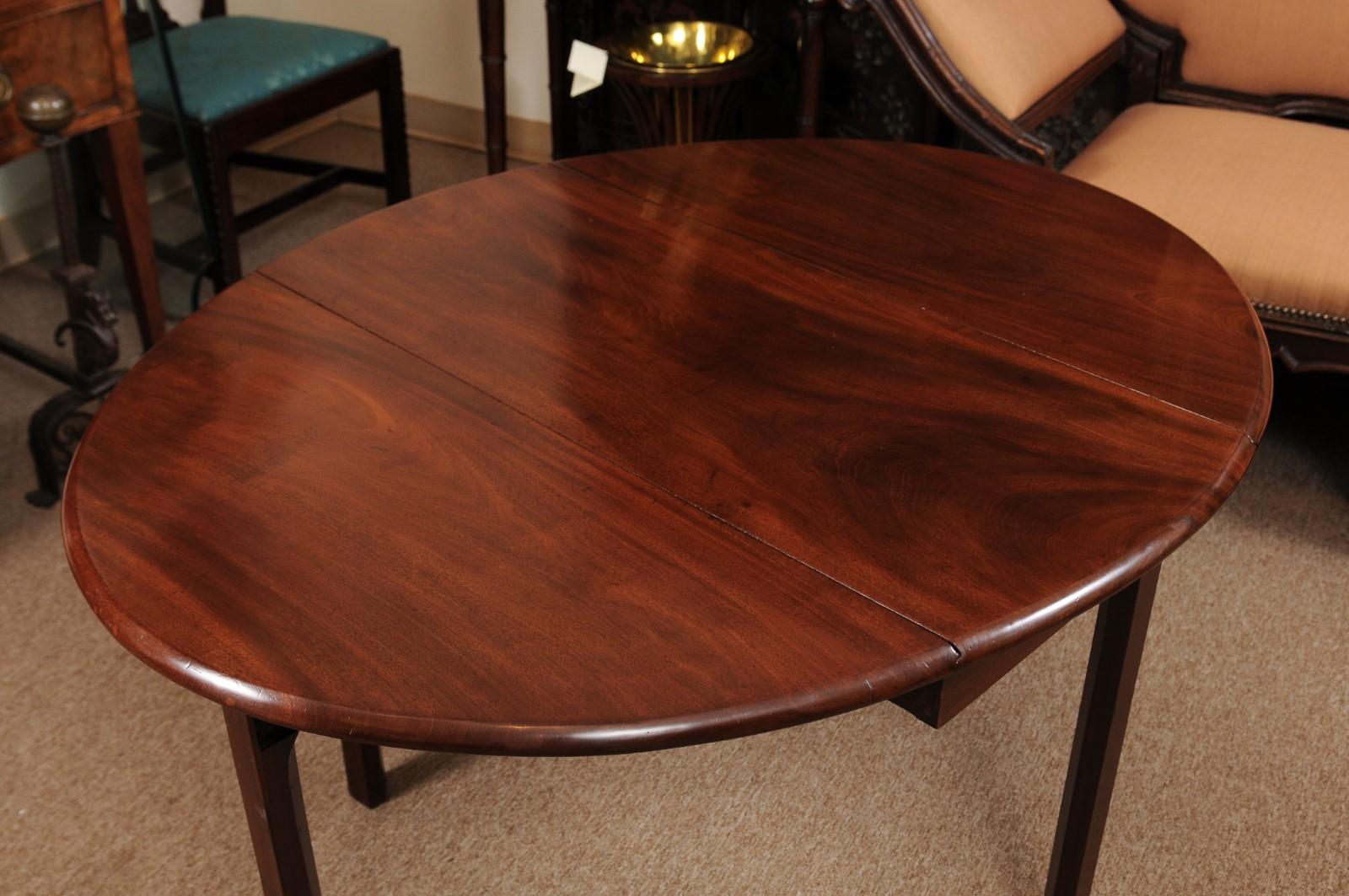 Georgian Mahogany Drop Leaf Table, England, circa 1840 In Good Condition In Atlanta, GA