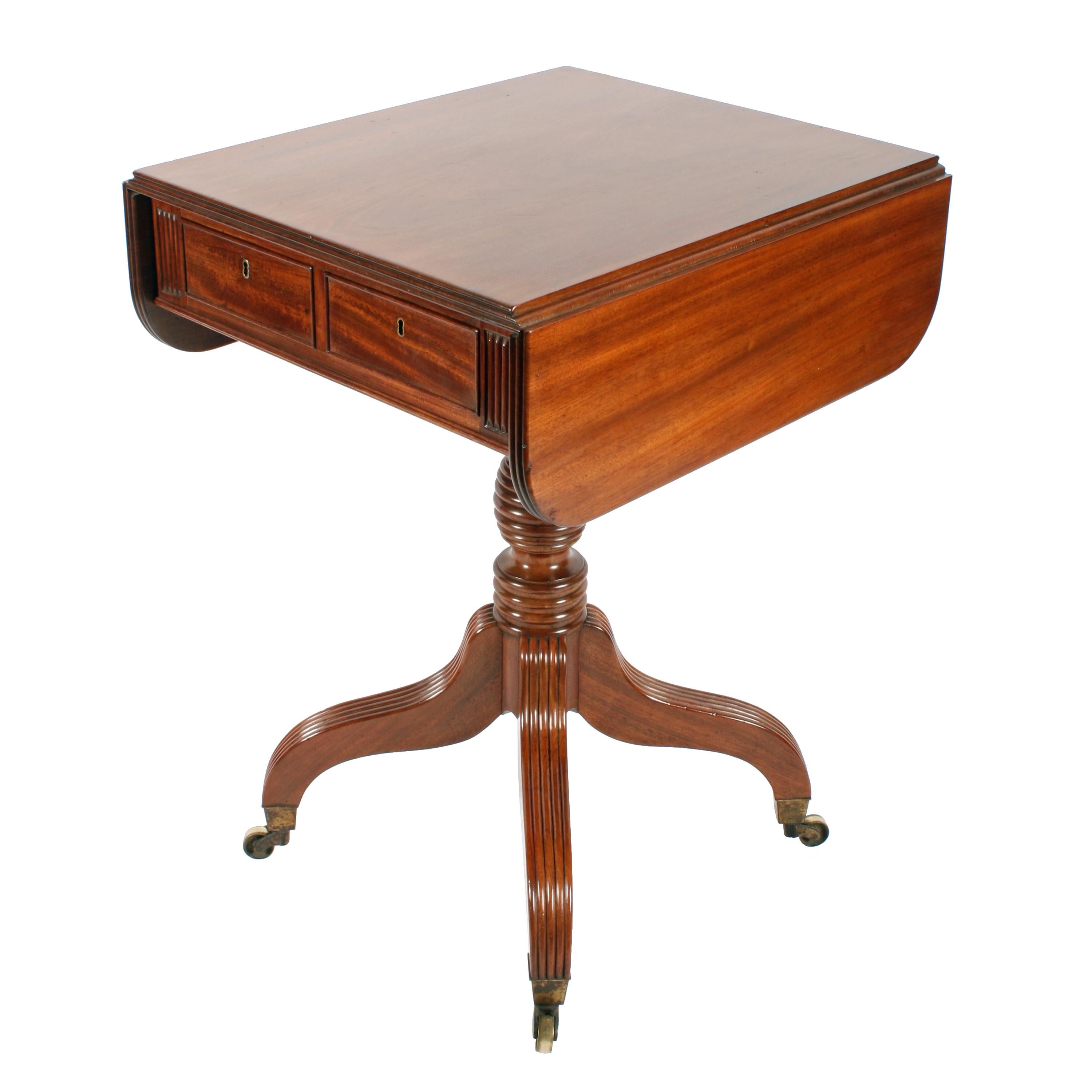 An early 19th century Georgian mahogany drop-leaf table.

The table is made of solid mahogany throughout and is the style and quality of Gillows.

The drop leaf top has a reeded edge, the leaves are supported by a single hinged flap on each