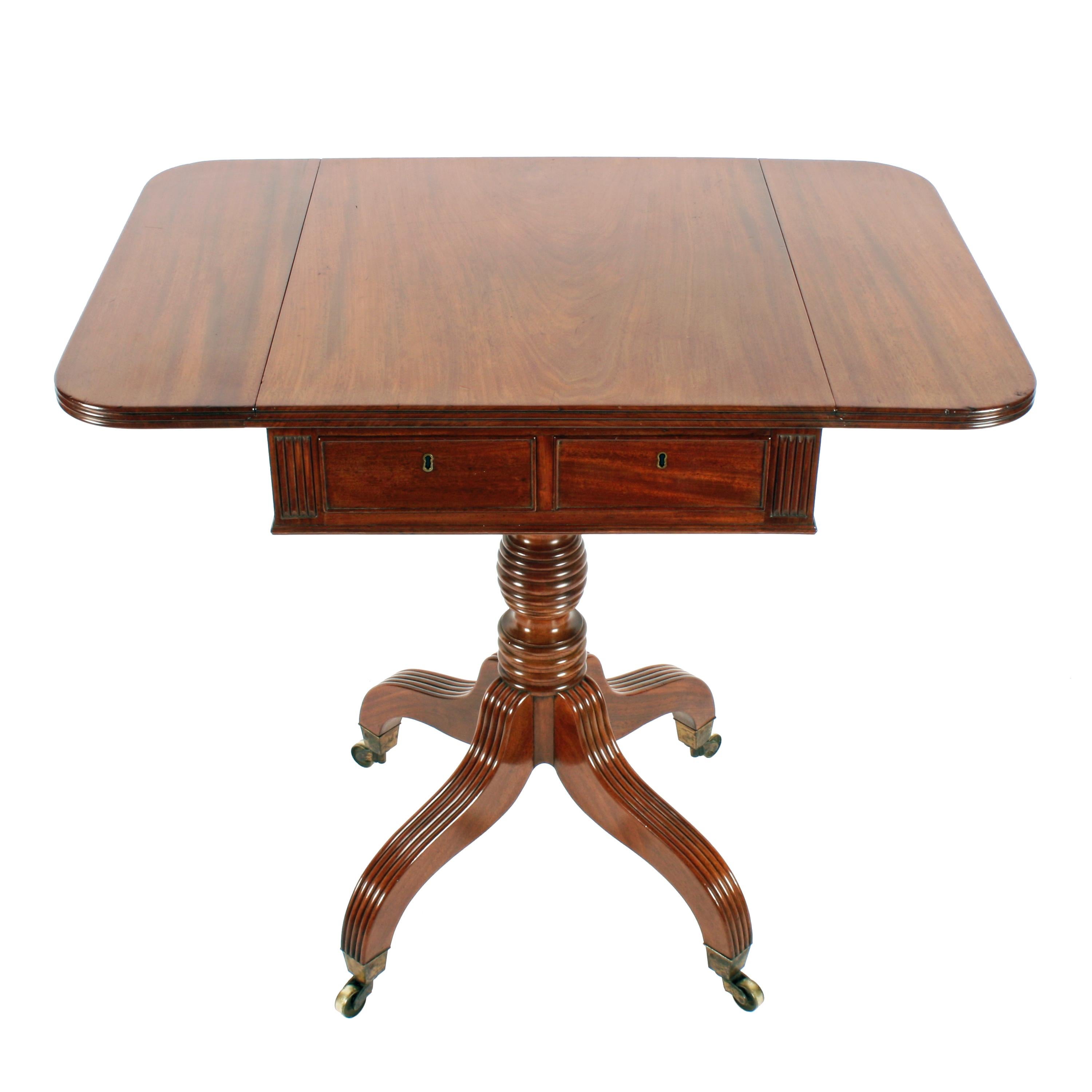 Early 19th Century Georgian Mahogany Drop-Leaf Table For Sale