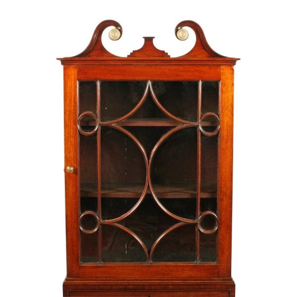Georgian Mahogany Dwarf Cabinet, 19th Century  In Excellent Condition For Sale In Southall, GB