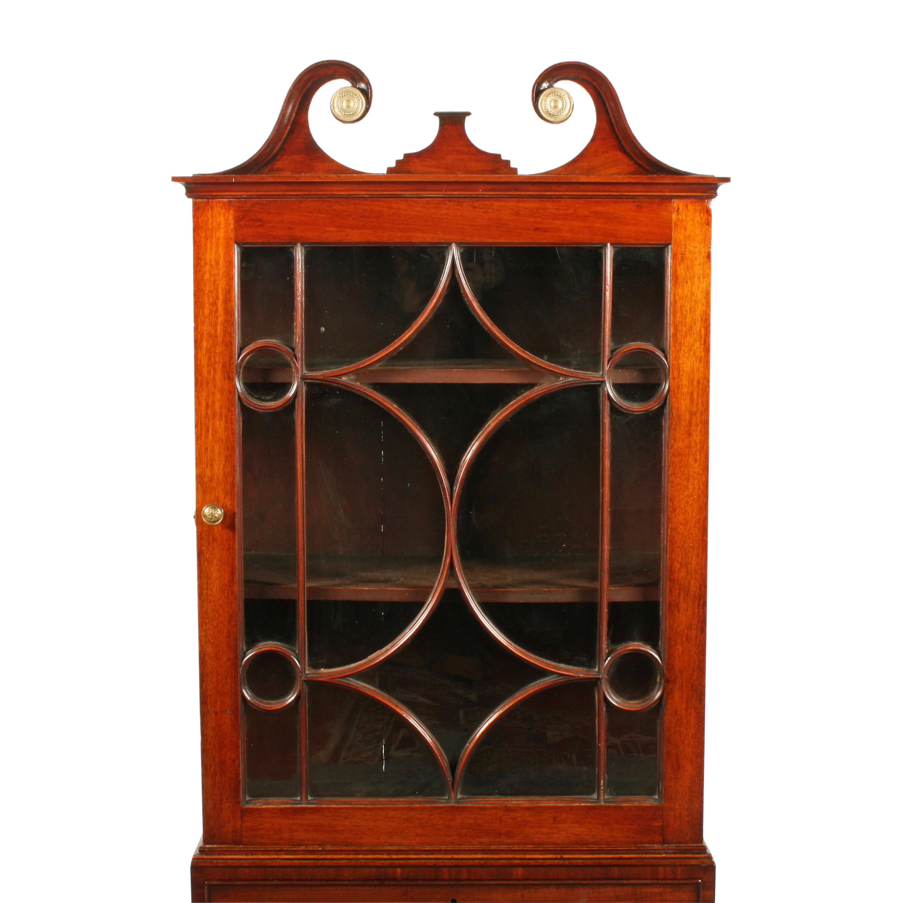 Georgian Mahogany Dwarf Cabinet In Good Condition For Sale In Newcastle Upon Tyne, GB
