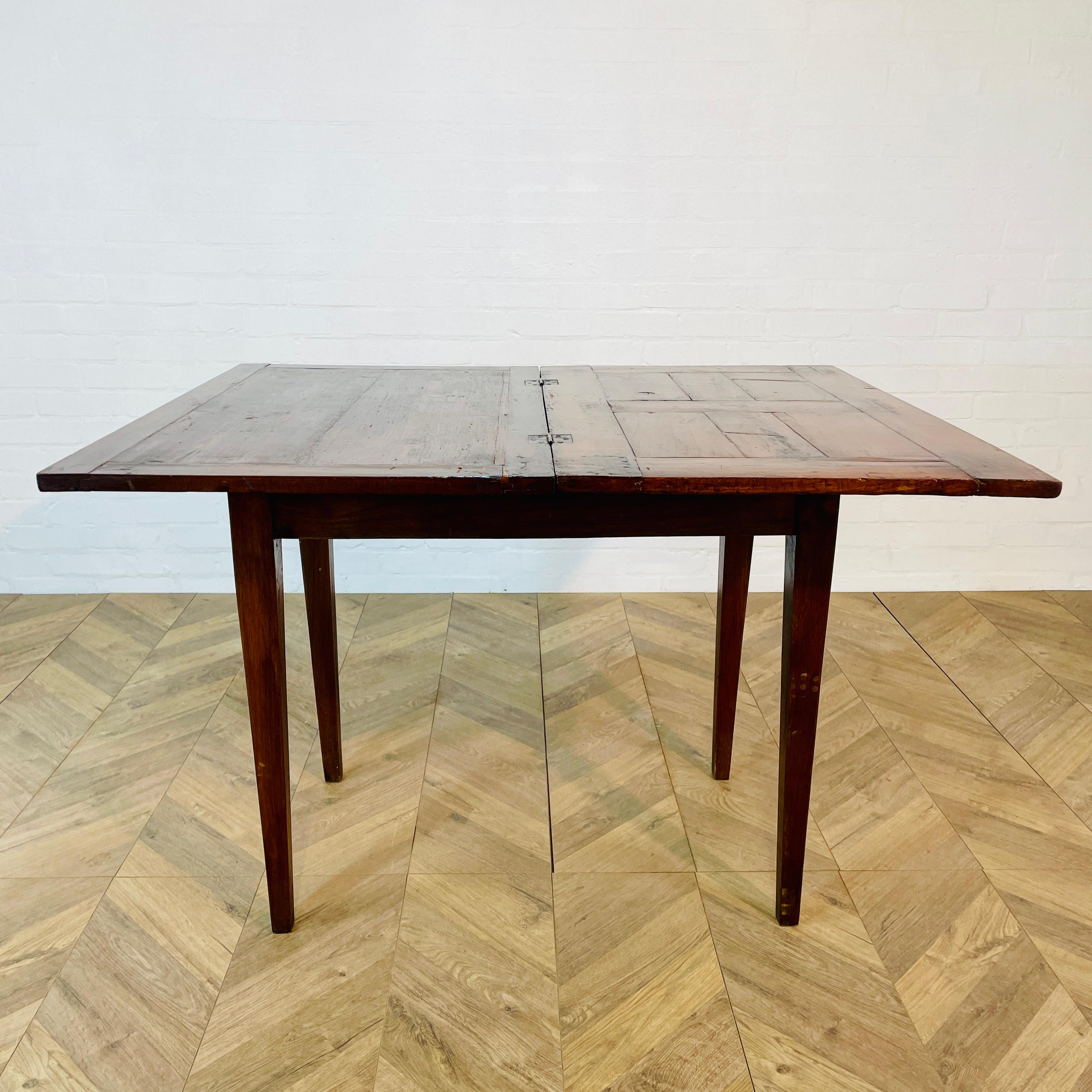 Georgian Mahogany Folding Tea Table, 18th Century For Sale 8