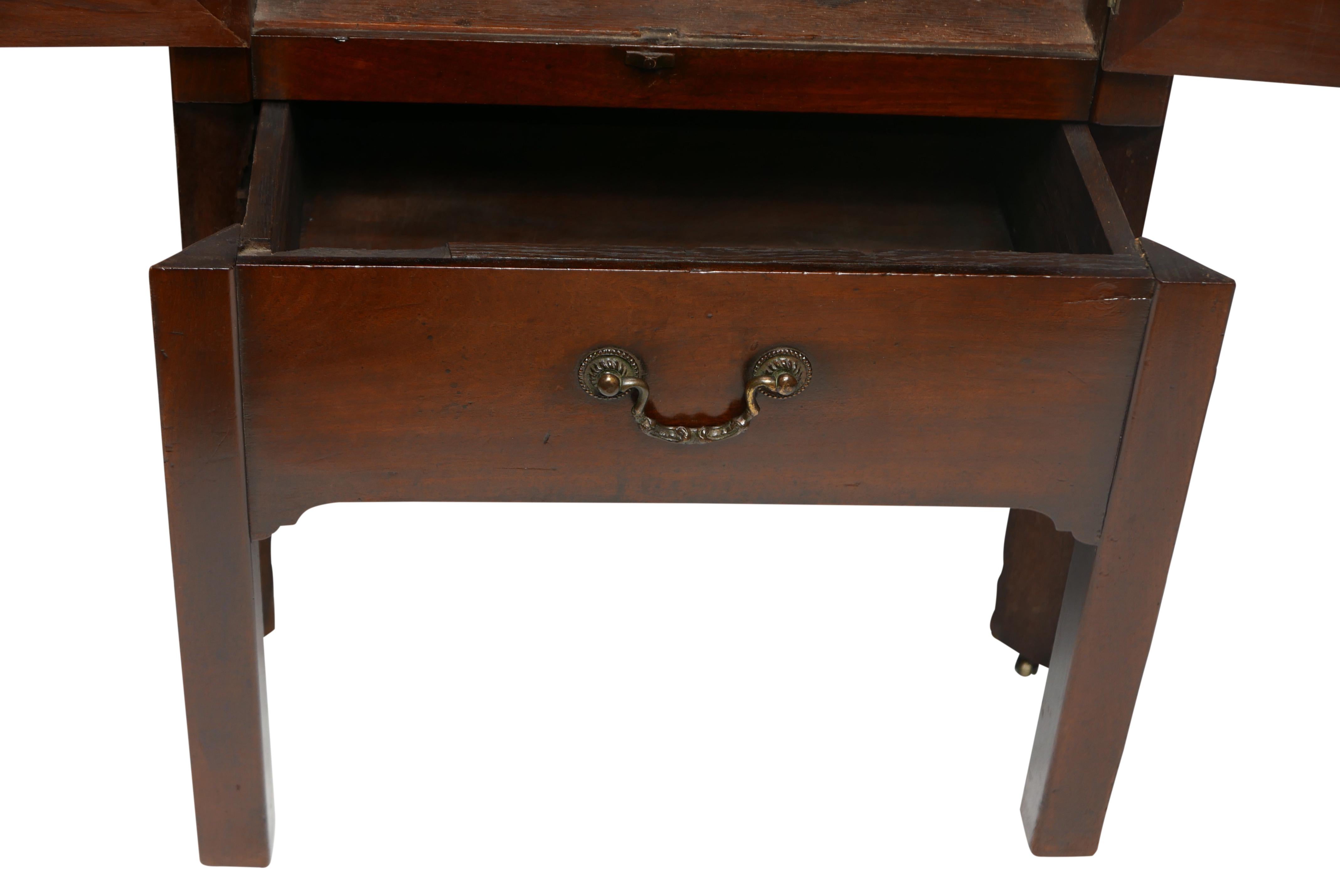 Georgian Mahogany Gentleman's Washstand, Side Table Cabinet, English, circa 1820 1