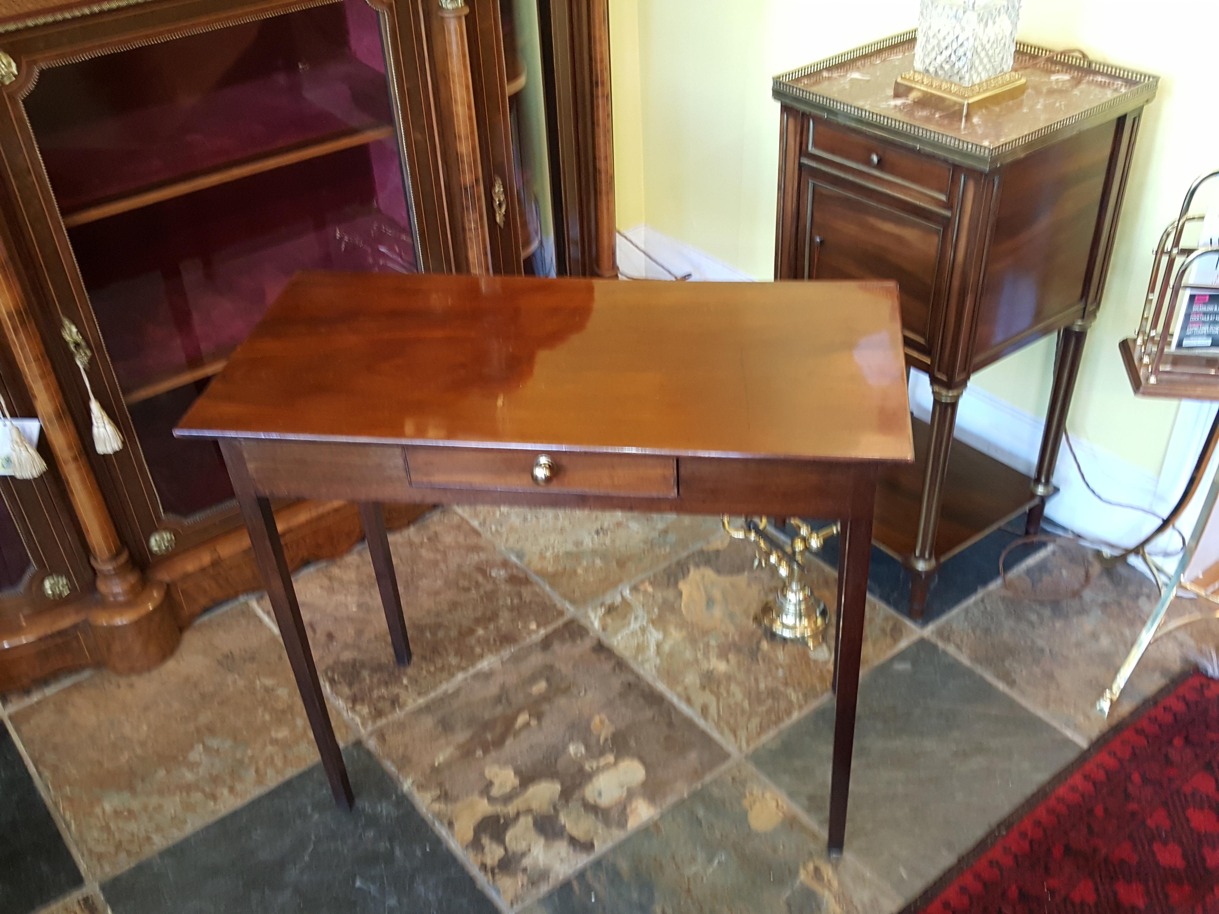 Georgian Mahogany hall table with single drawer and square tapered legs 31
