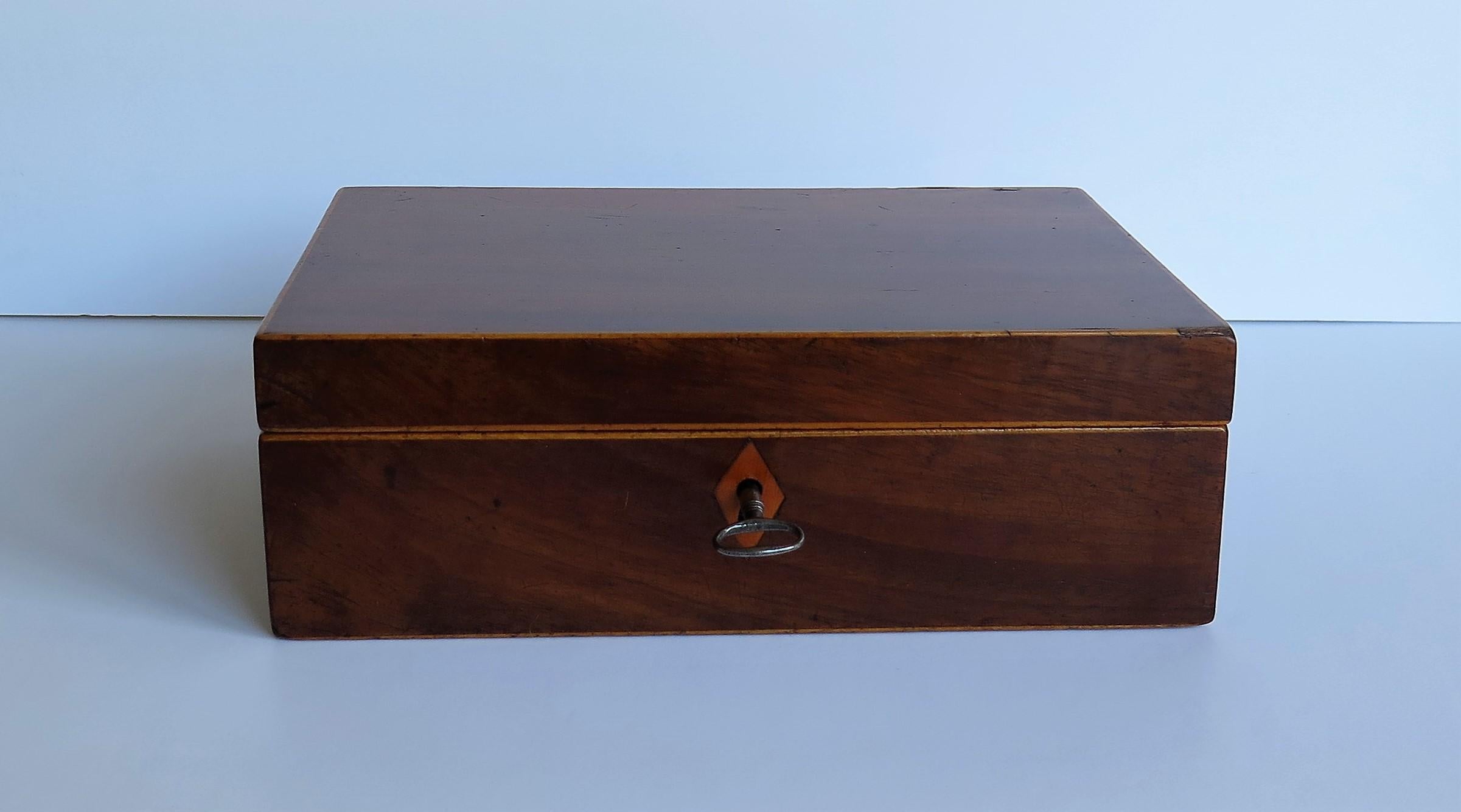 Georgian Mahogany Inlaid Box with Hinged Lid Lock and Key, English, circa 1800 In Good Condition In Lincoln, Lincolnshire