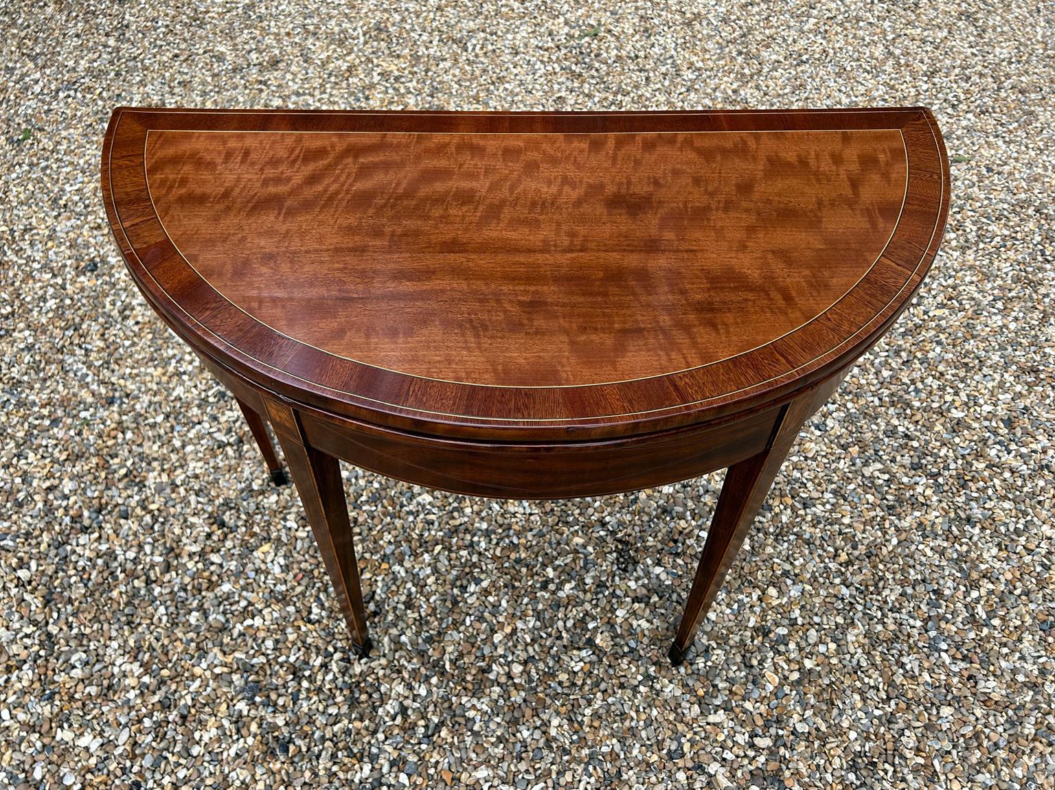 Georgian Mahogany Inlaid Demi Lune Card Table In Good Condition In Richmond, Surrey