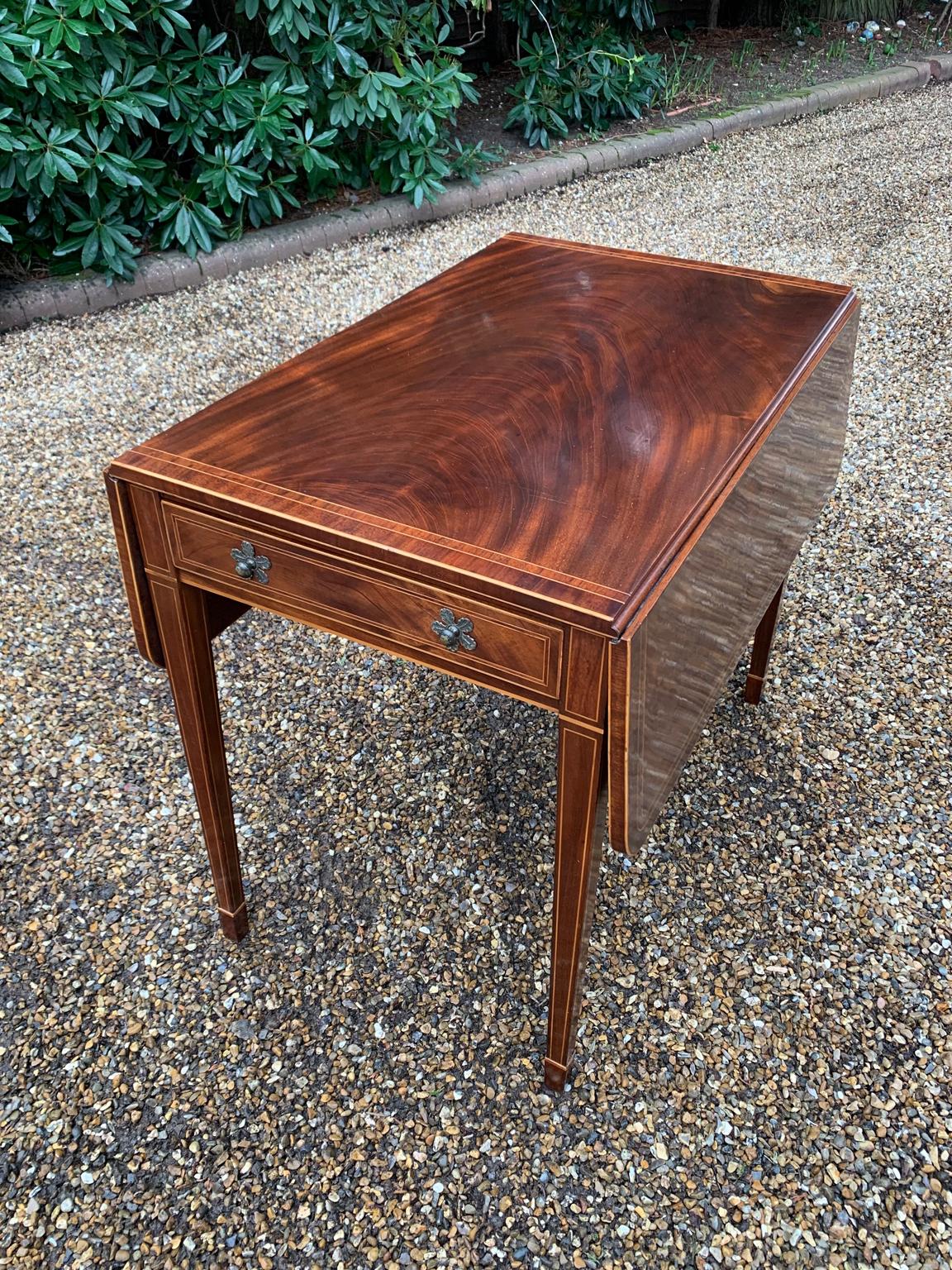 A very good quality Georgian Mahogany Inlaid Pembroke Table which is highly inlaid throughout the piece. With the original brass handles and fitted mahogany drawer, raised on square tapered supports and spade feet.