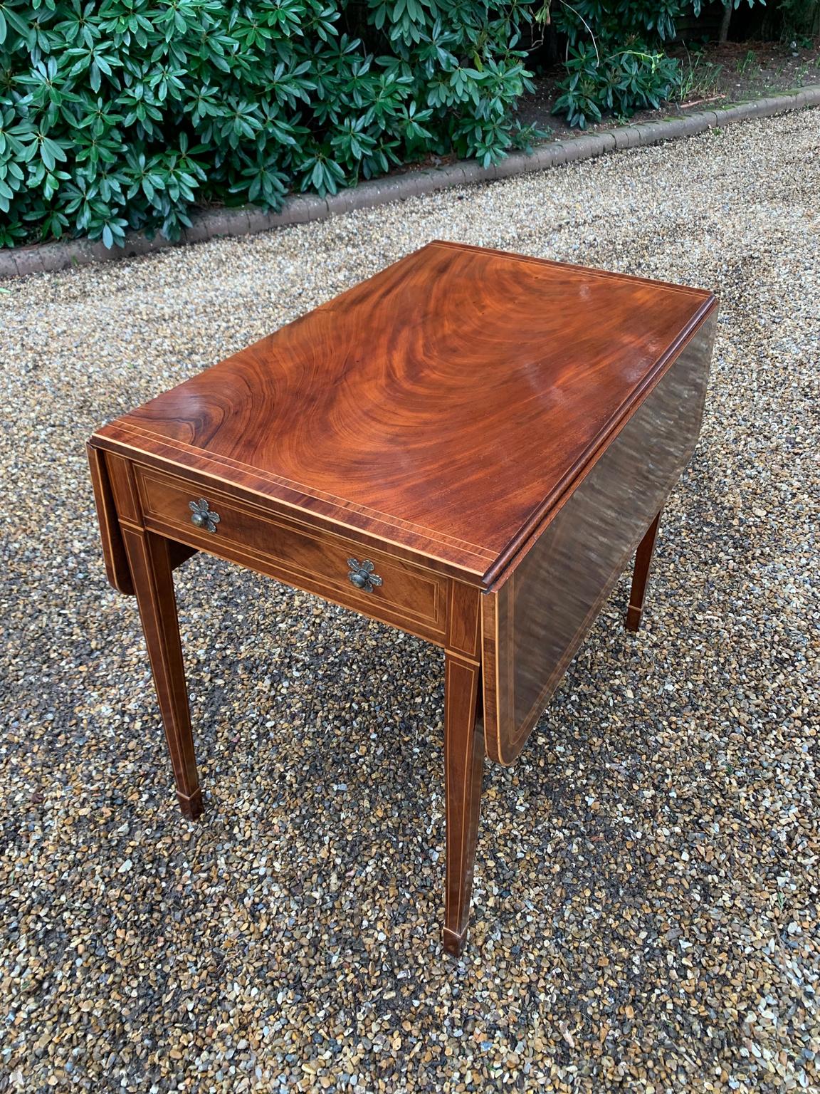 Georgian Mahogany Inlaid Pembroke Table In Excellent Condition In Richmond, Surrey