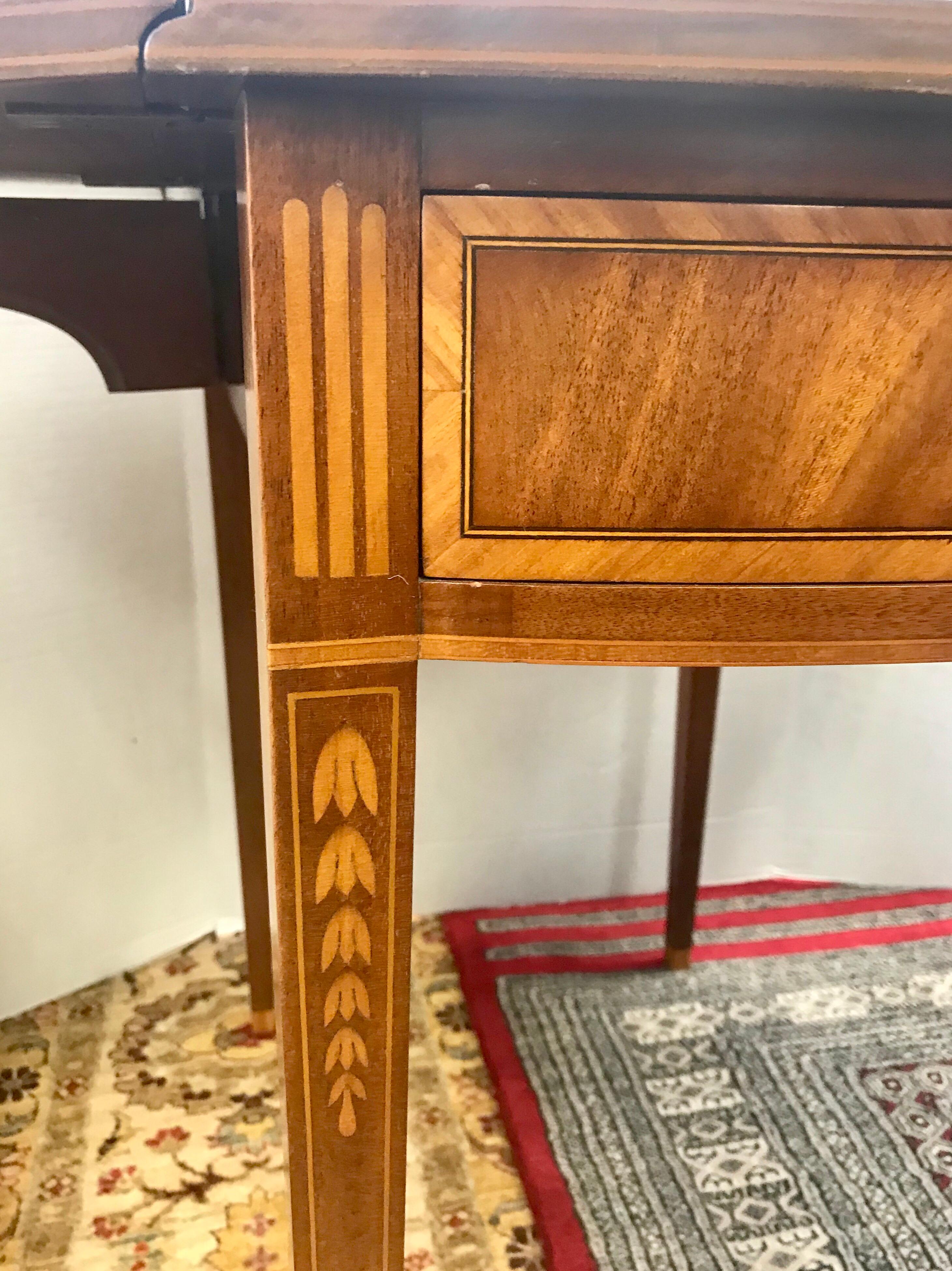 Georgian Mahogany Inlay Pembroke Drop-Leaf Table Game Table In Good Condition In West Hartford, CT