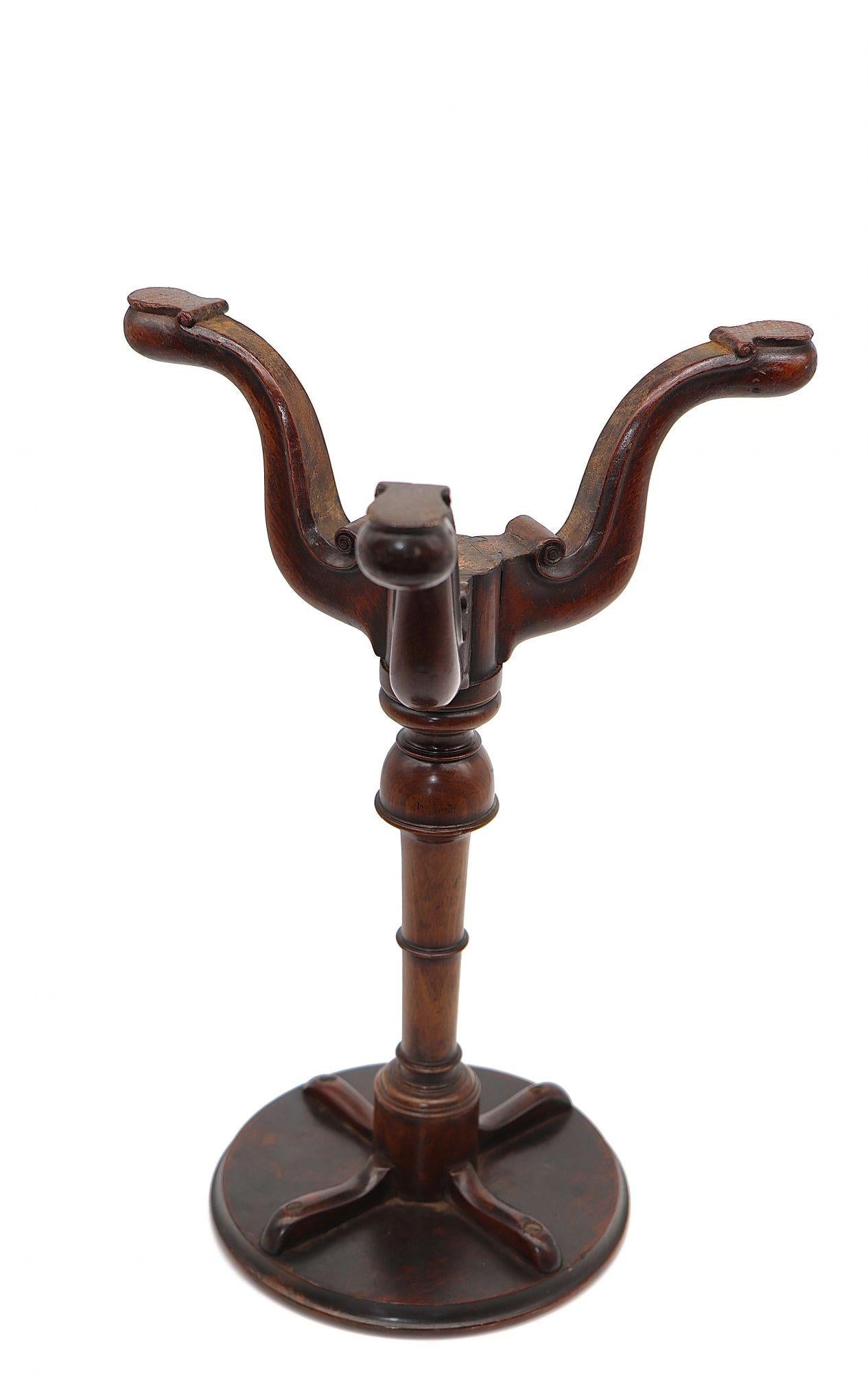 Stand de bouilloire en acajou irlandais, 18e siècle en vente 4