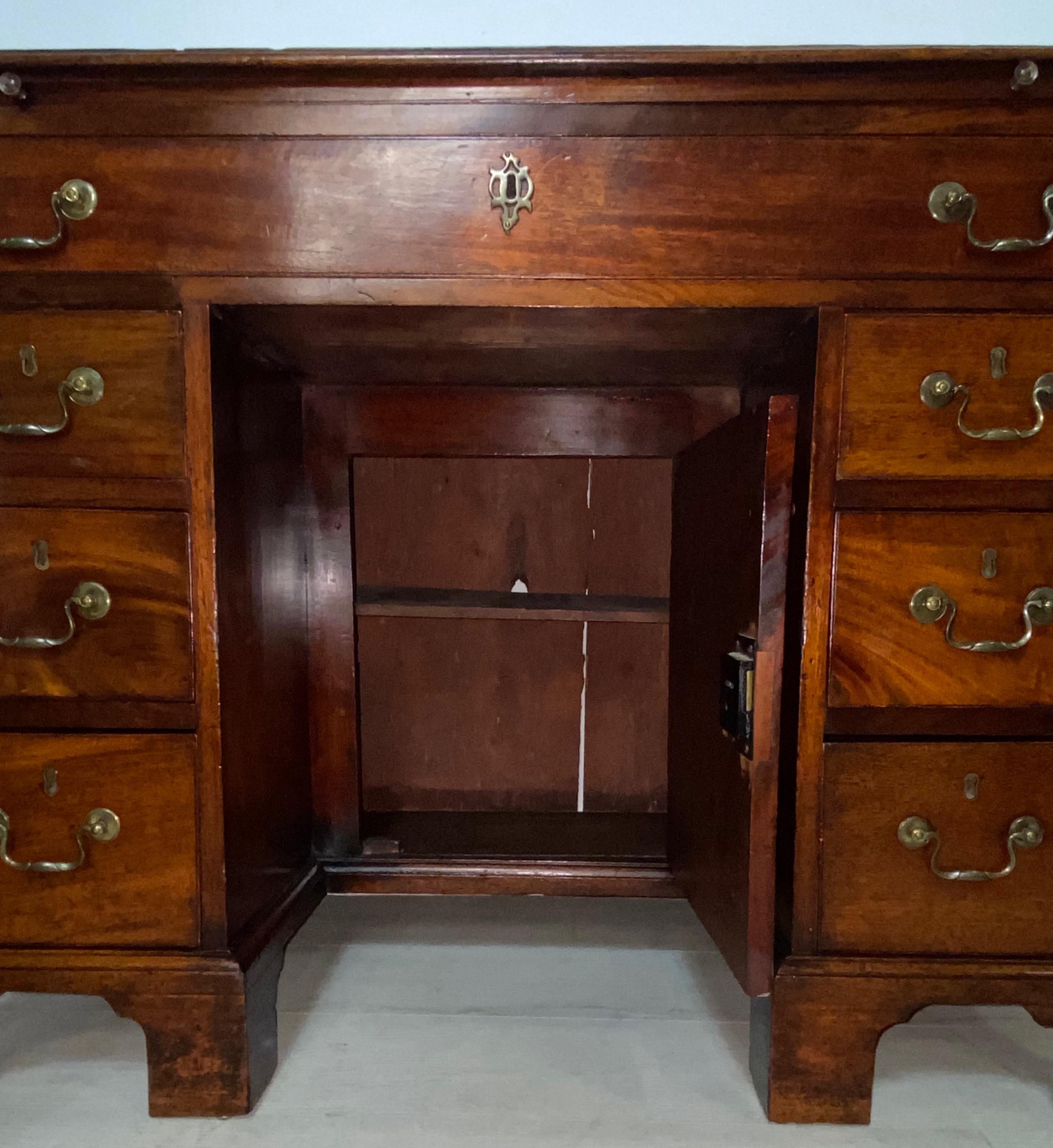 Georgian Mahogany Kneehole Desk, English Late 18th / Early 19th Century 2