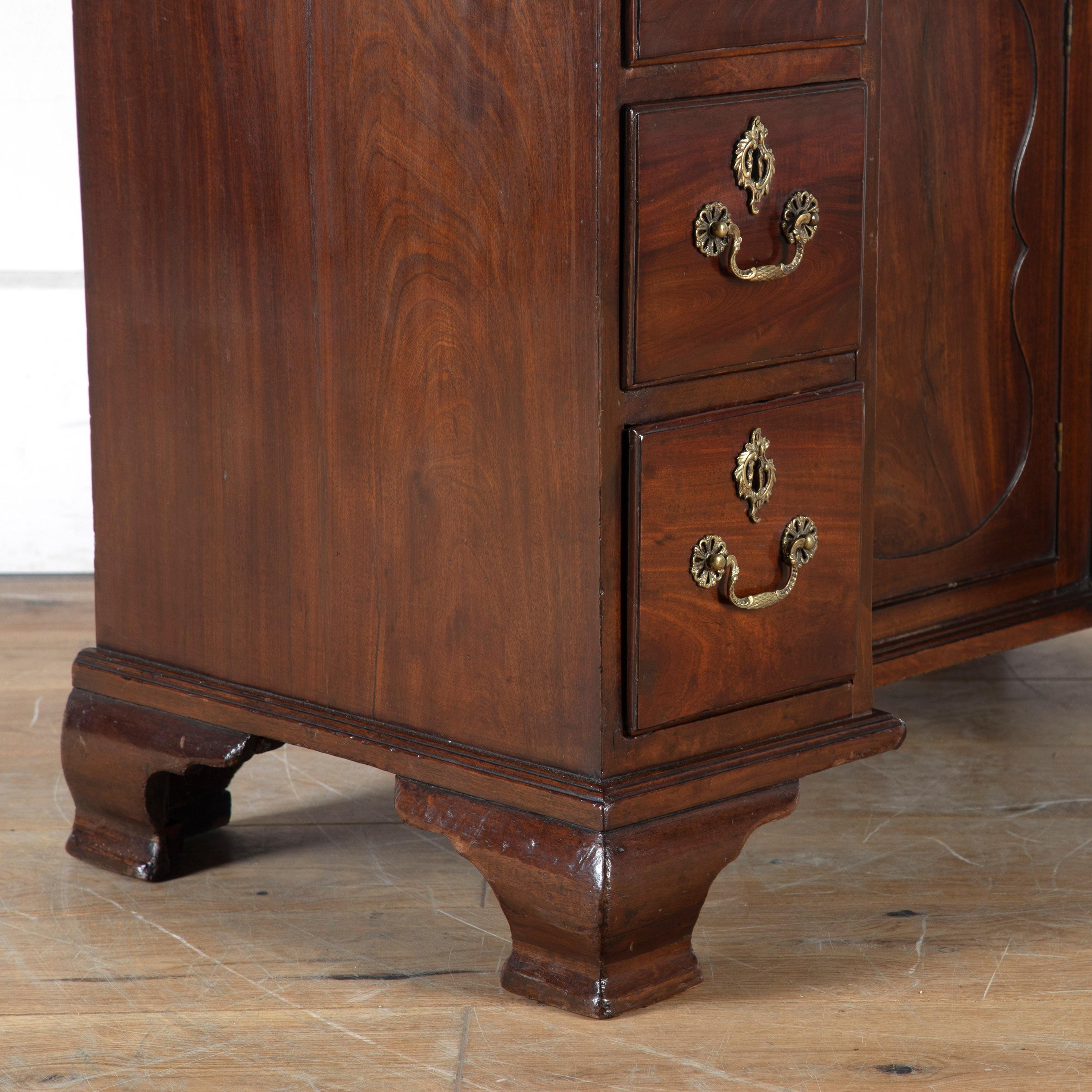 British Georgian Mahogany Kneehole Desk