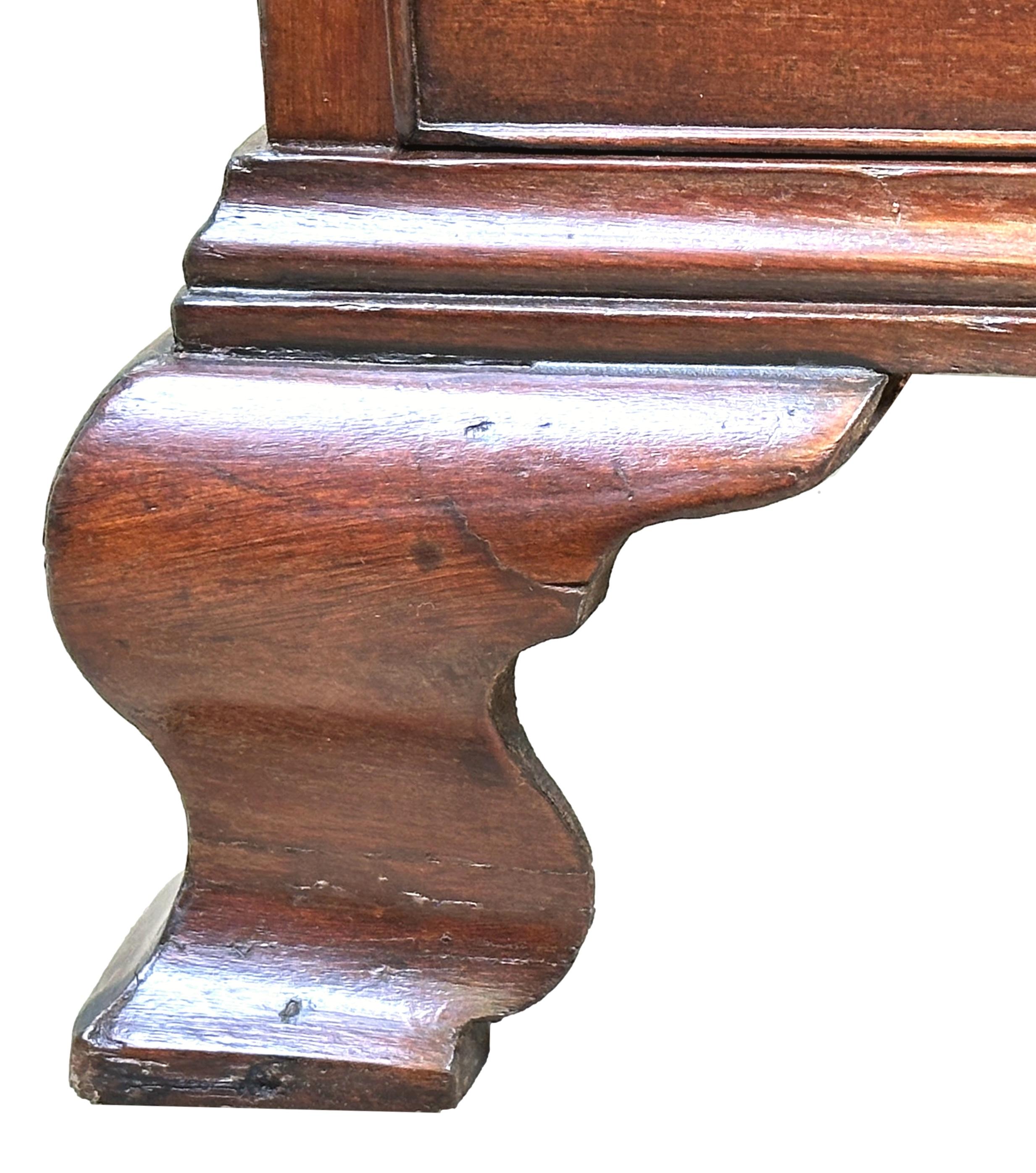 Georgian Mahogany Kneehole Desk In Good Condition For Sale In Bedfordshire, GB