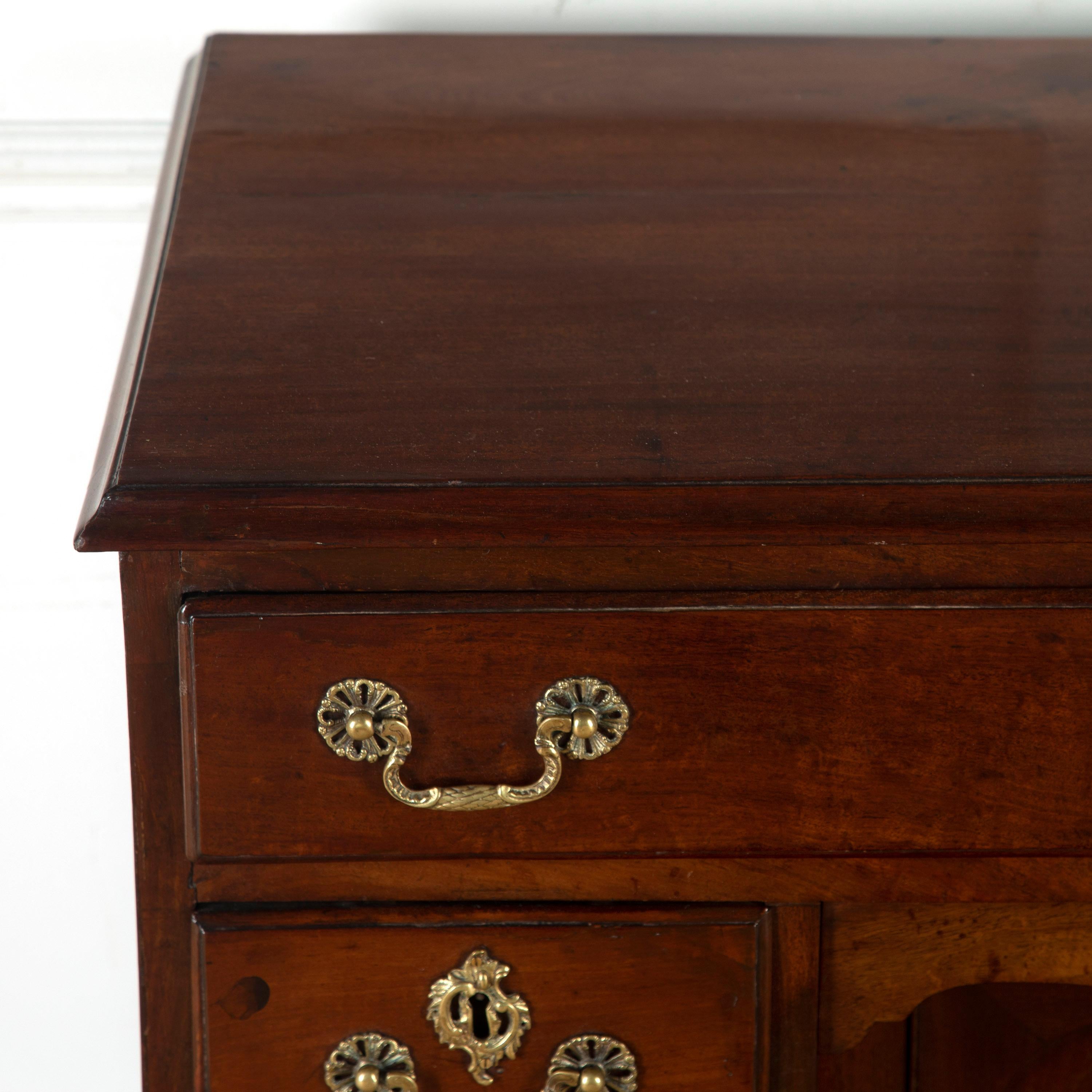 Georgian Mahogany Kneehole Desk 2