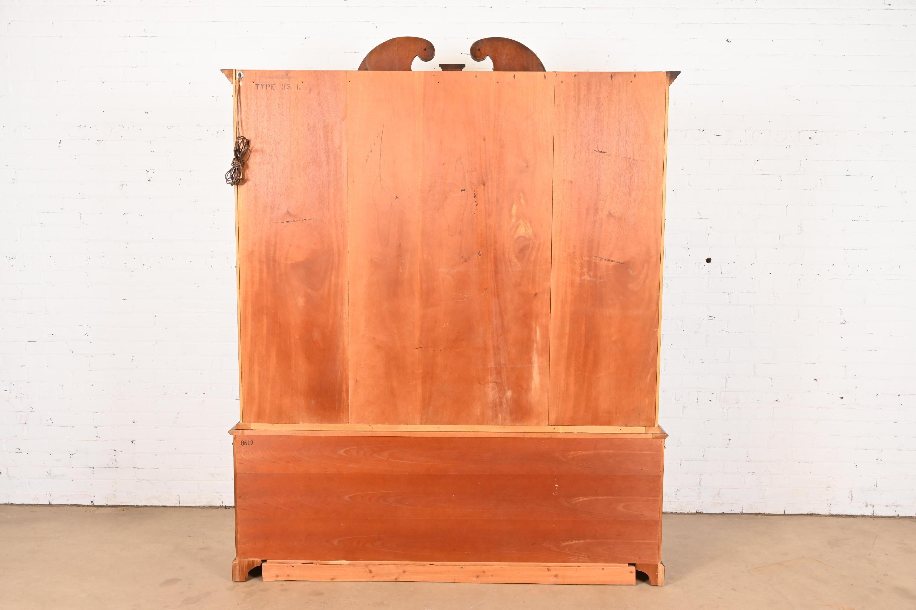 Georgian Mahogany Lighted Breakfront Bookcase Cabinet by Mount Airy Furniture For Sale 6
