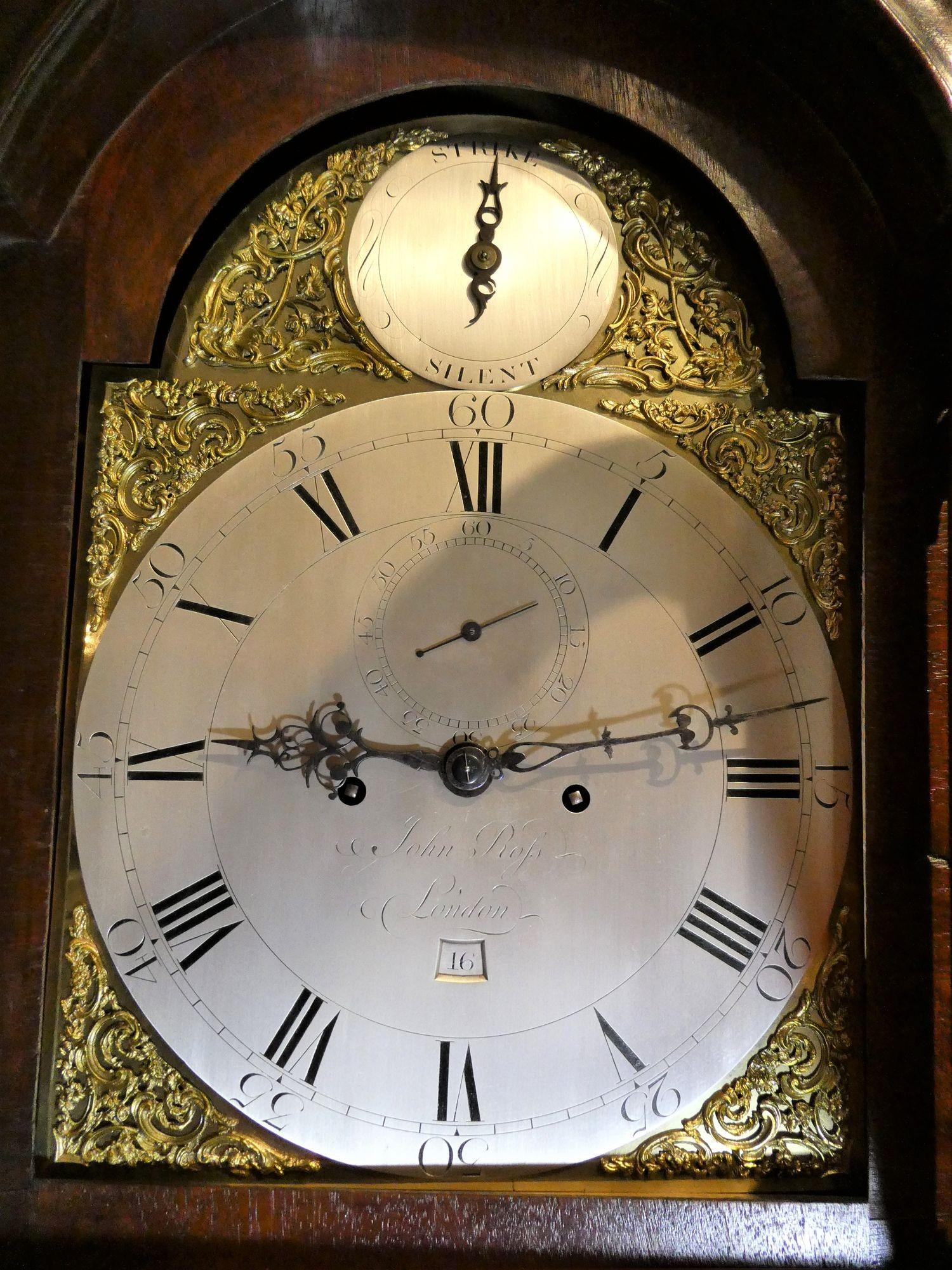 Début du XIXe siècle Horloge de parquet géorgienne en acajou par John Ross, Londres en vente