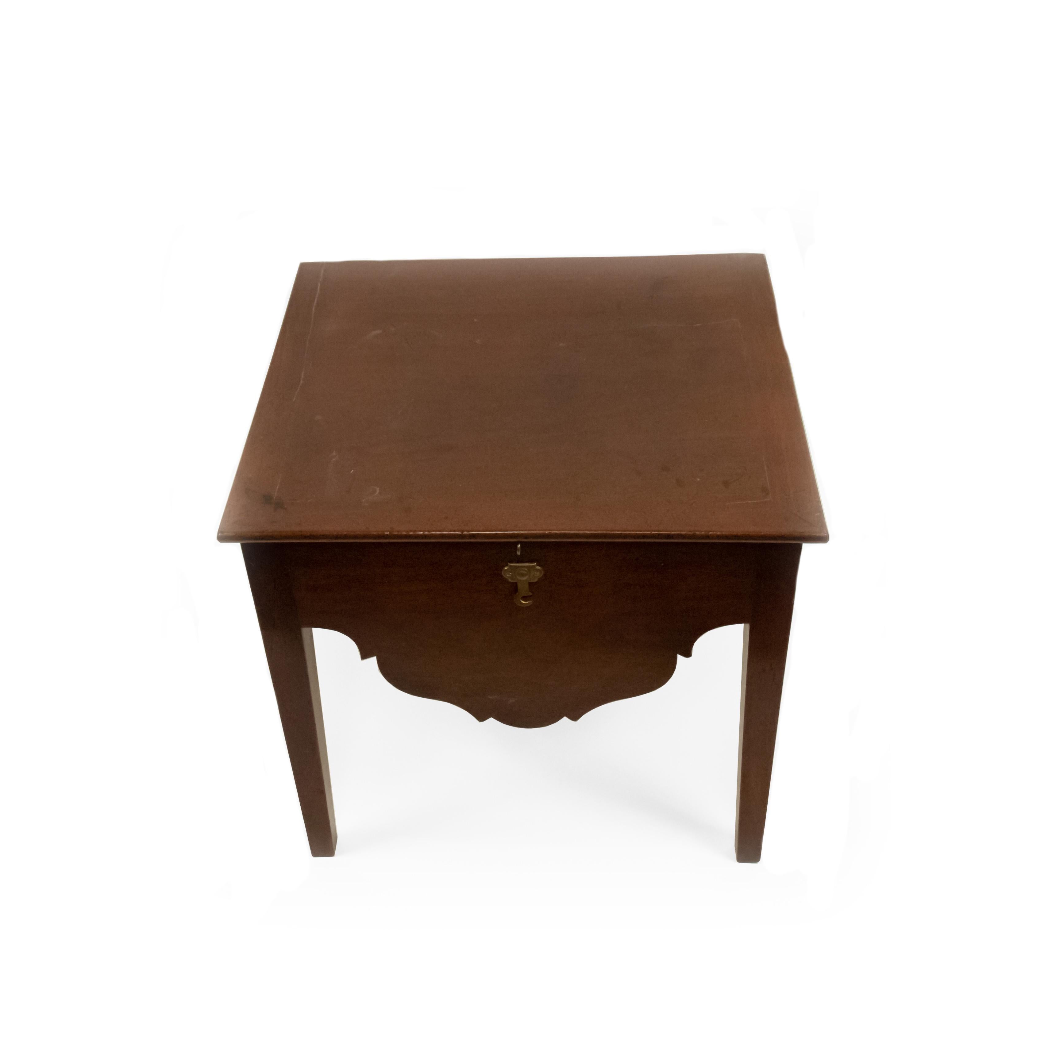 Georgian Mahogany Low End Table with Lift Top 1