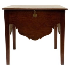Table basse à plateau relevable en acajou géorgien
