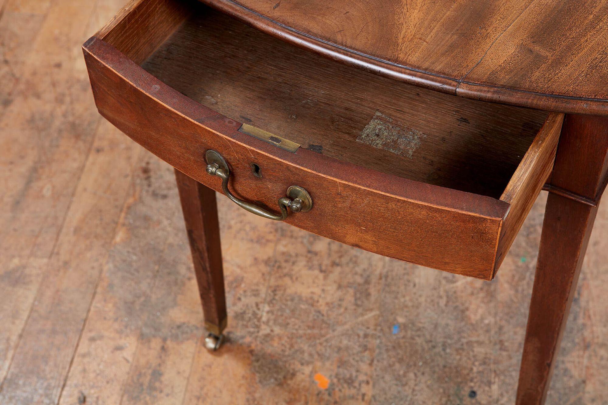 18th Century Georgian Mahogany Oval Pembroke Table For Sale