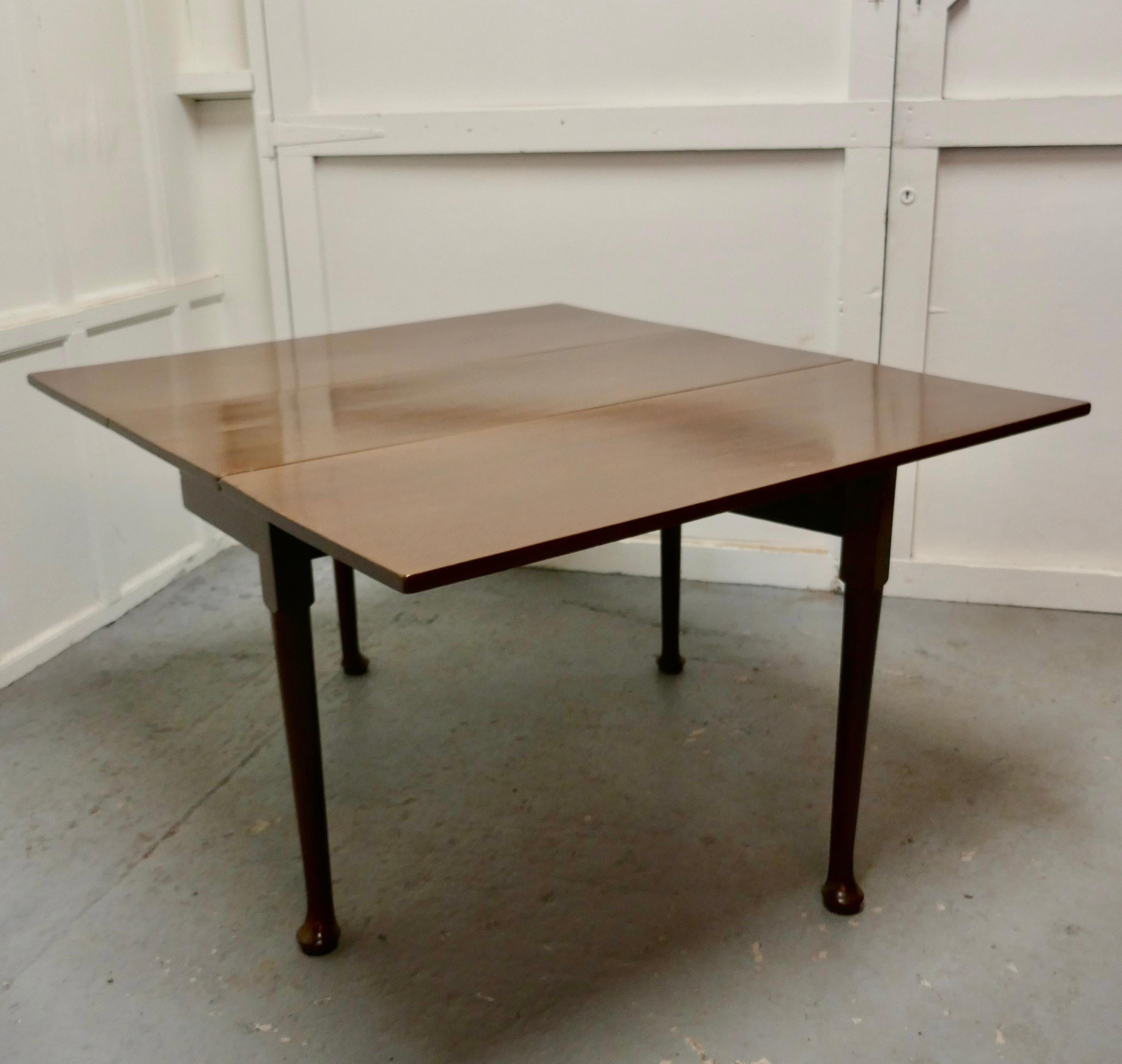 mahogany drop leaf dining table