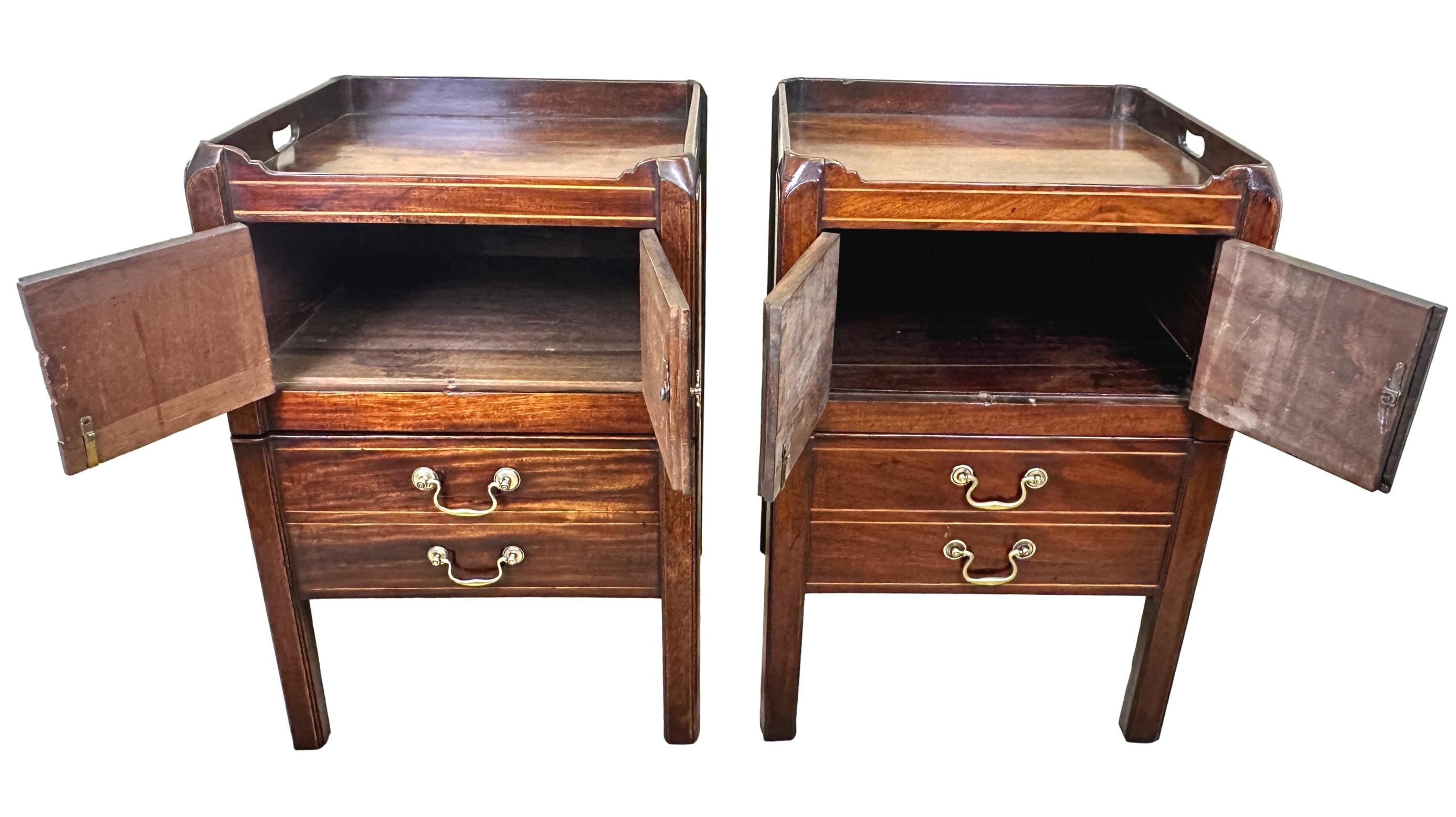 English Georgian Mahogany Pair Of Bedside Night Tables For Sale