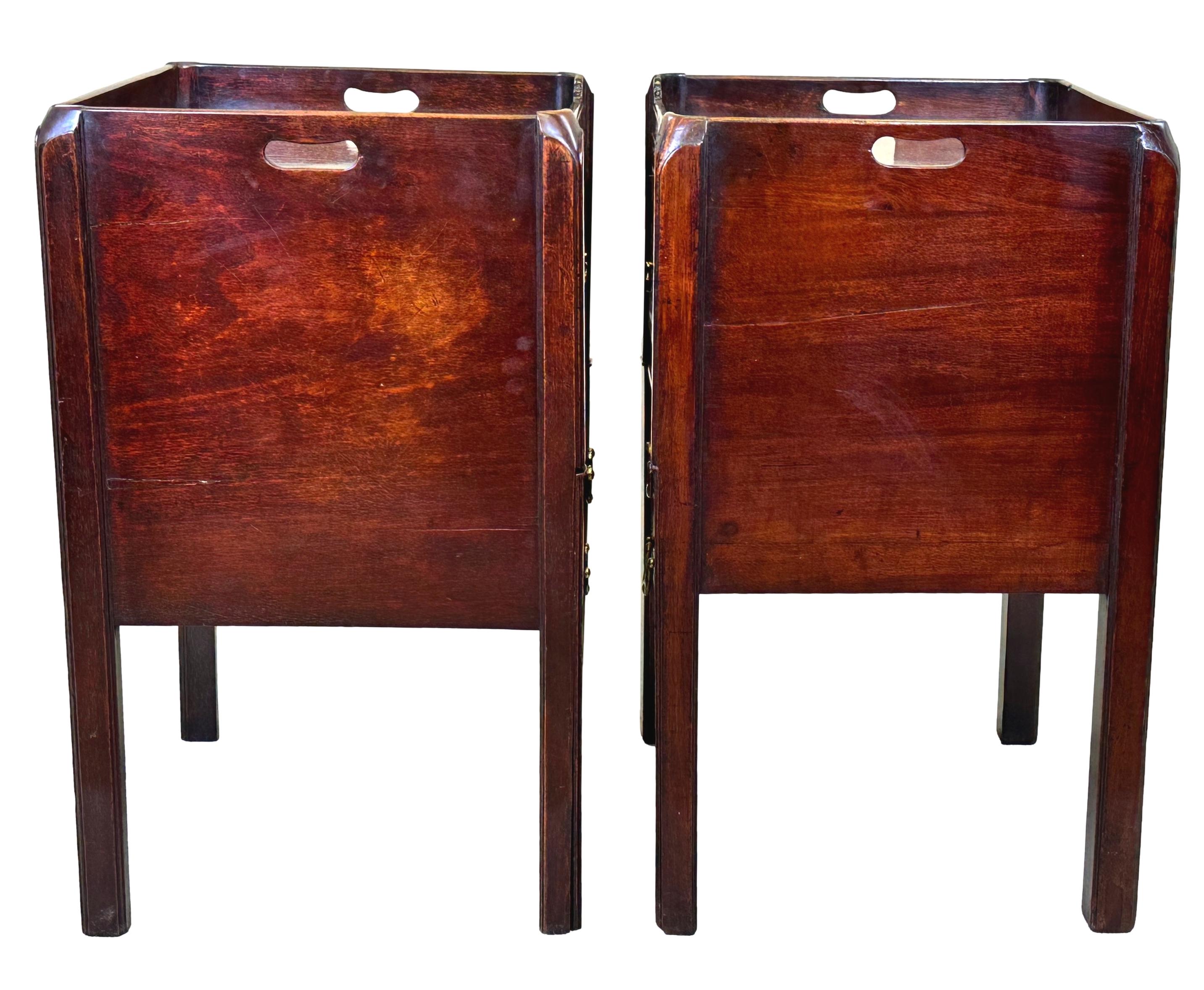 Georgian Mahogany Pair Of Bedside Night Tables In Good Condition For Sale In Bedfordshire, GB