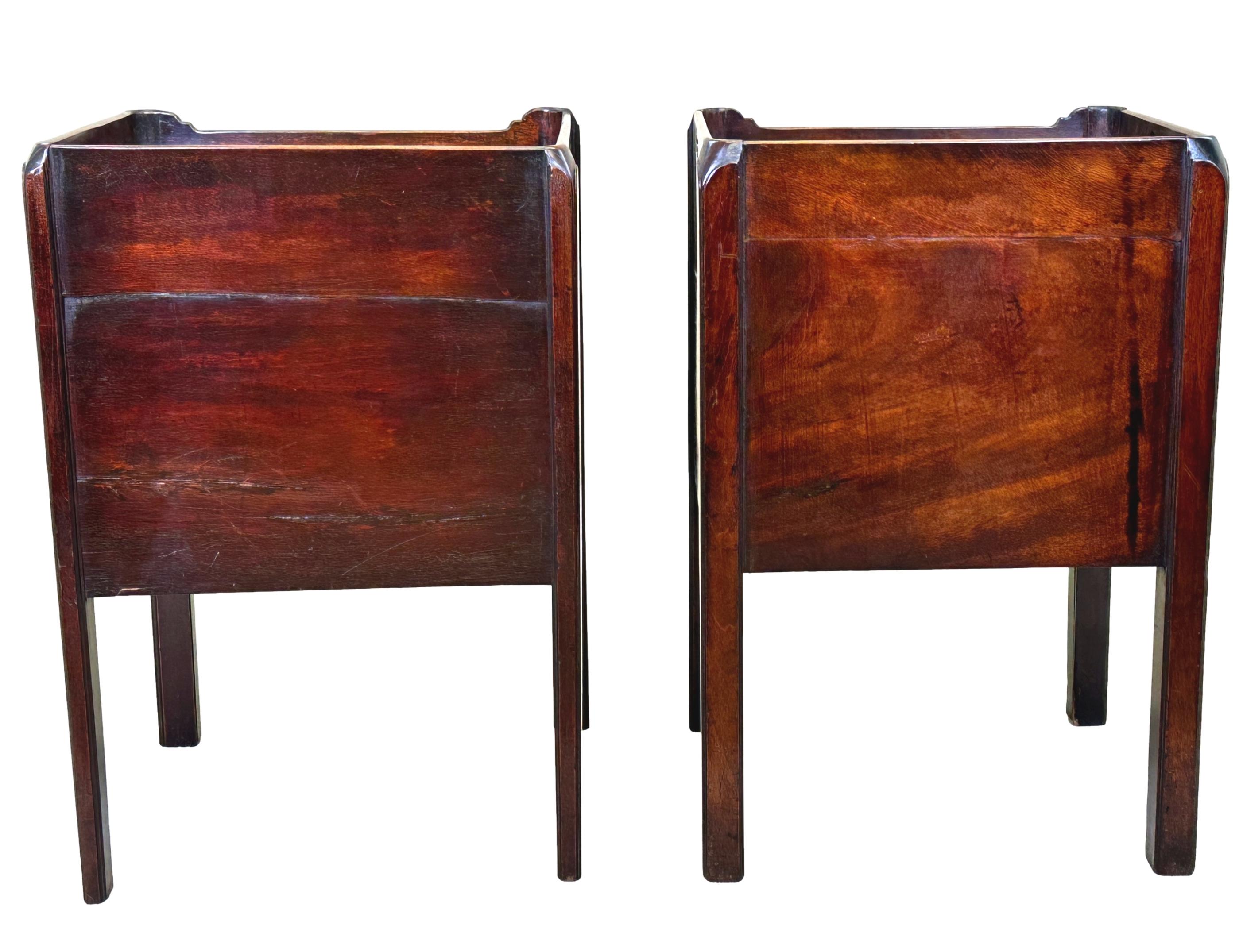 18th Century Georgian Mahogany Pair Of Bedside Night Tables For Sale