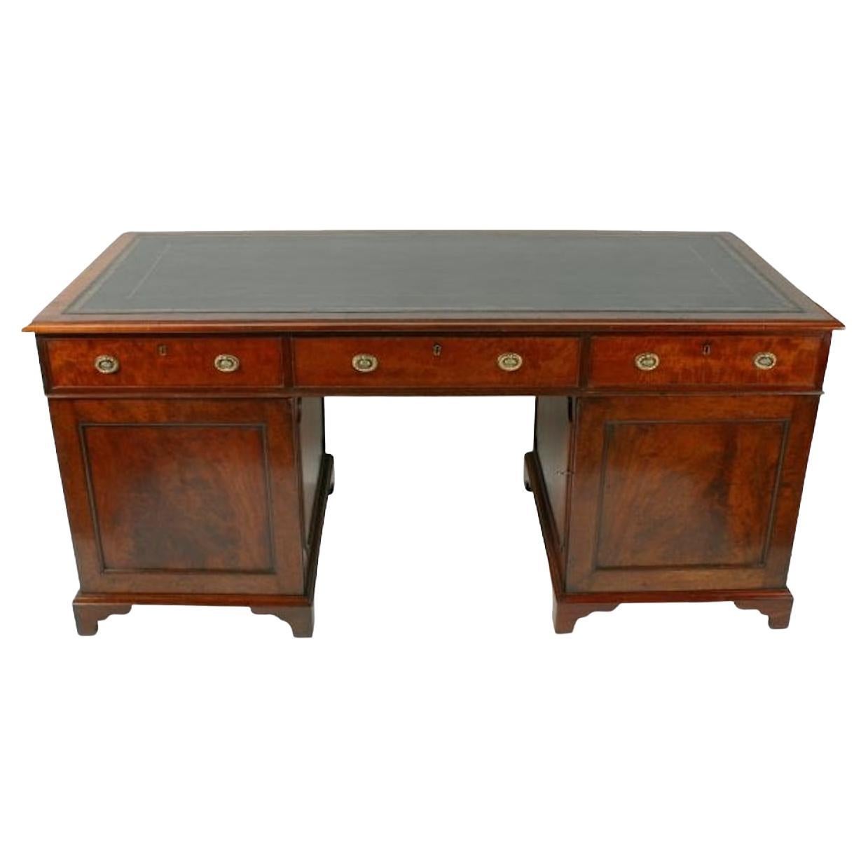 Georgian Mahogany Pedestal Desk, 18th Century For Sale