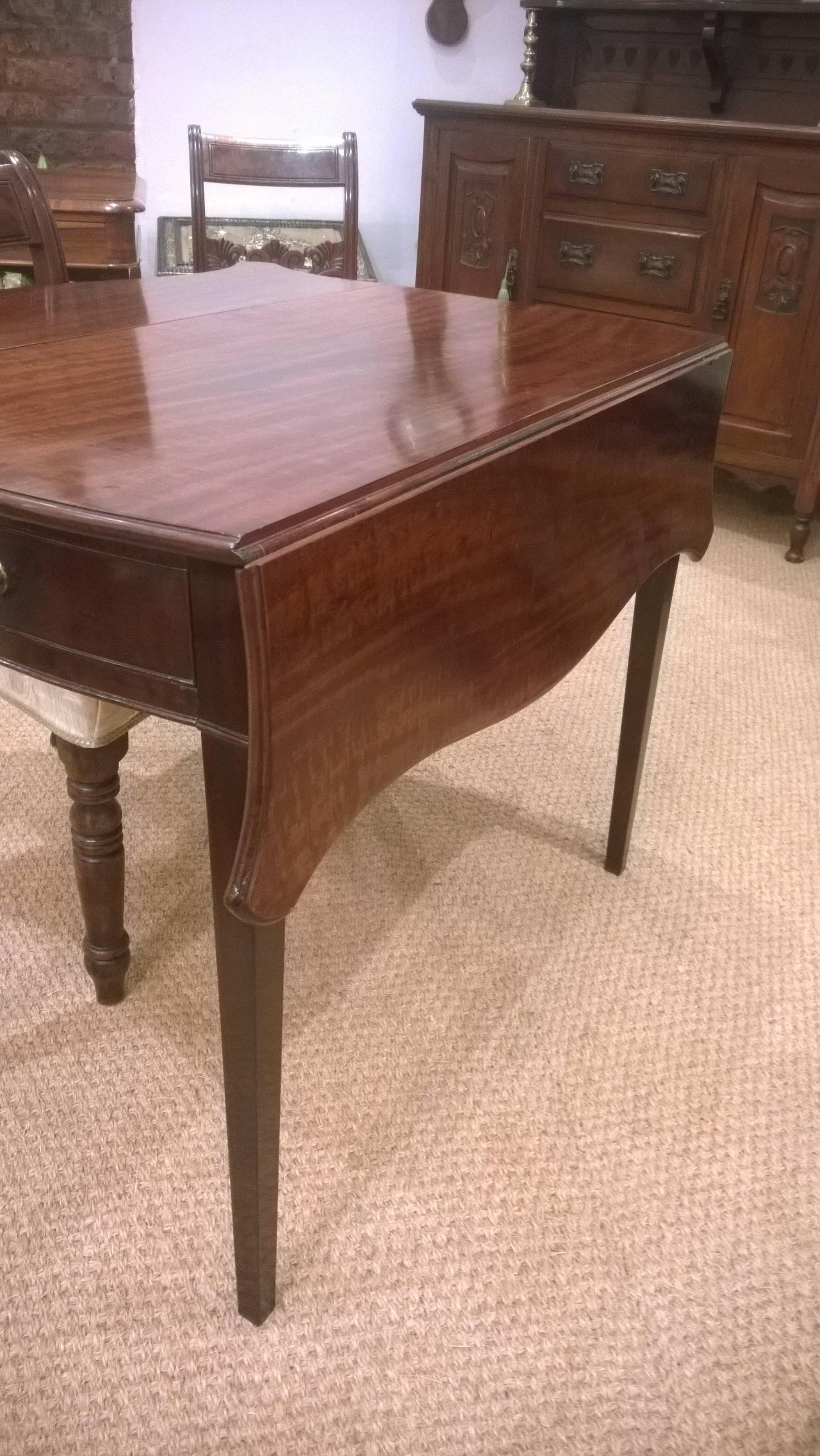 Late 18th Century Georgian Mahogany Pembroke Table For Sale