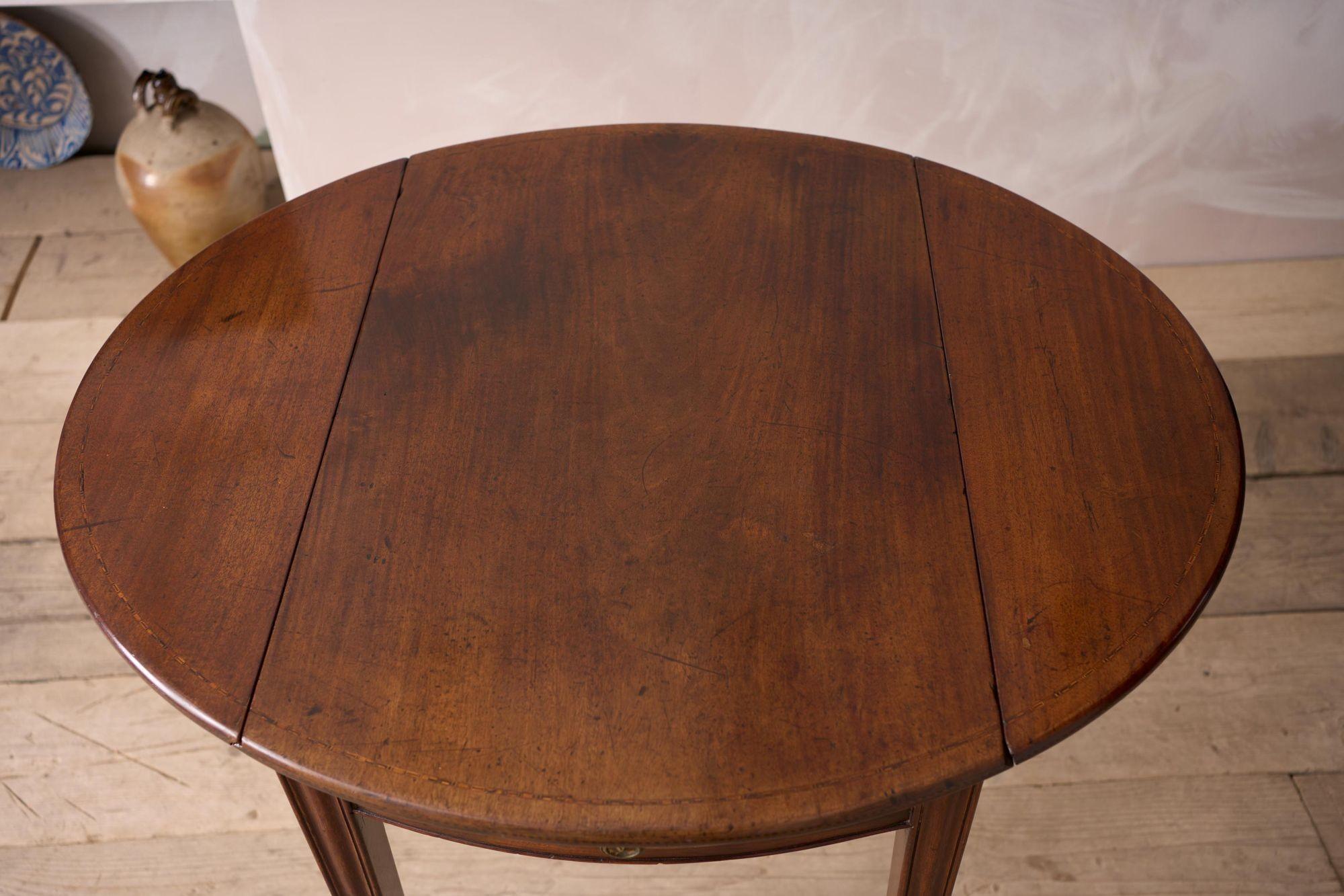 Georgianischer Mahagoni-Pembroke-Tisch aus Mahagoni mit Intarsienarbeit im Angebot 5