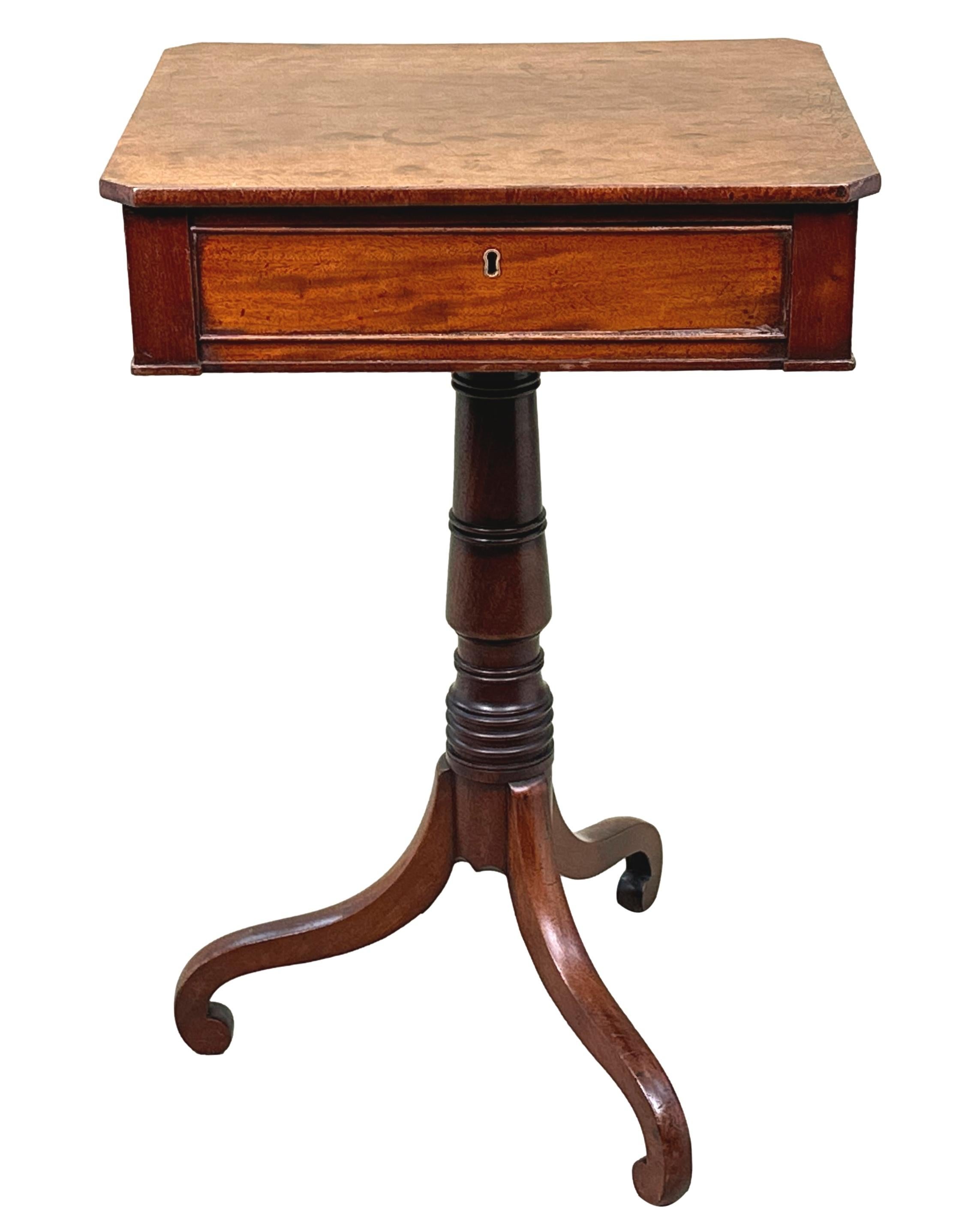 Georgian Mahogany Rectangular Lamp Table For Sale 4