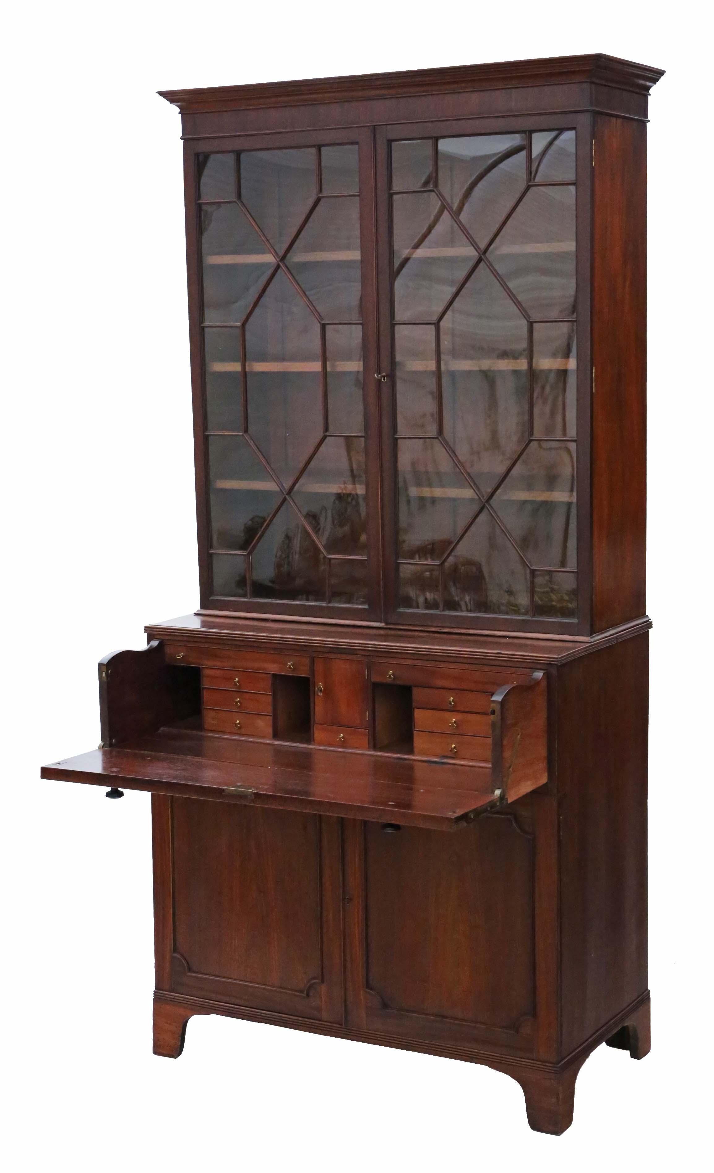 Georgian mahogany secretaire bookcase circa 1800-1830 with built in desk / writing table. We have keys.
This is a lovely quality item, that is full of age, charm and character. A very decorative piece that a tremendous amount of work went