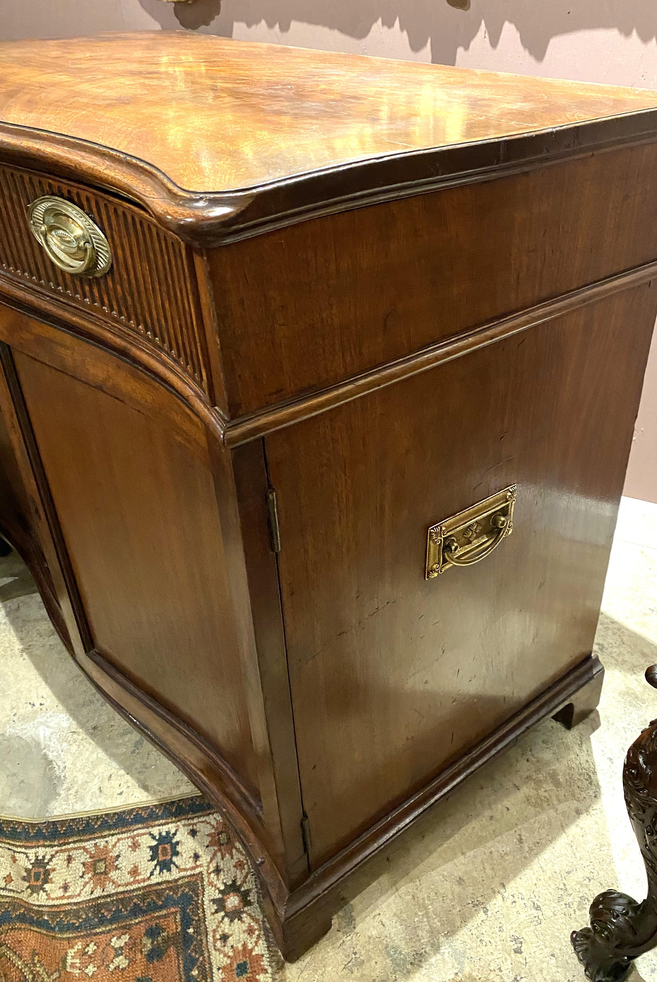 Georgian Mahogany Serpentine Butler’s Desk or Library Cabinet 10