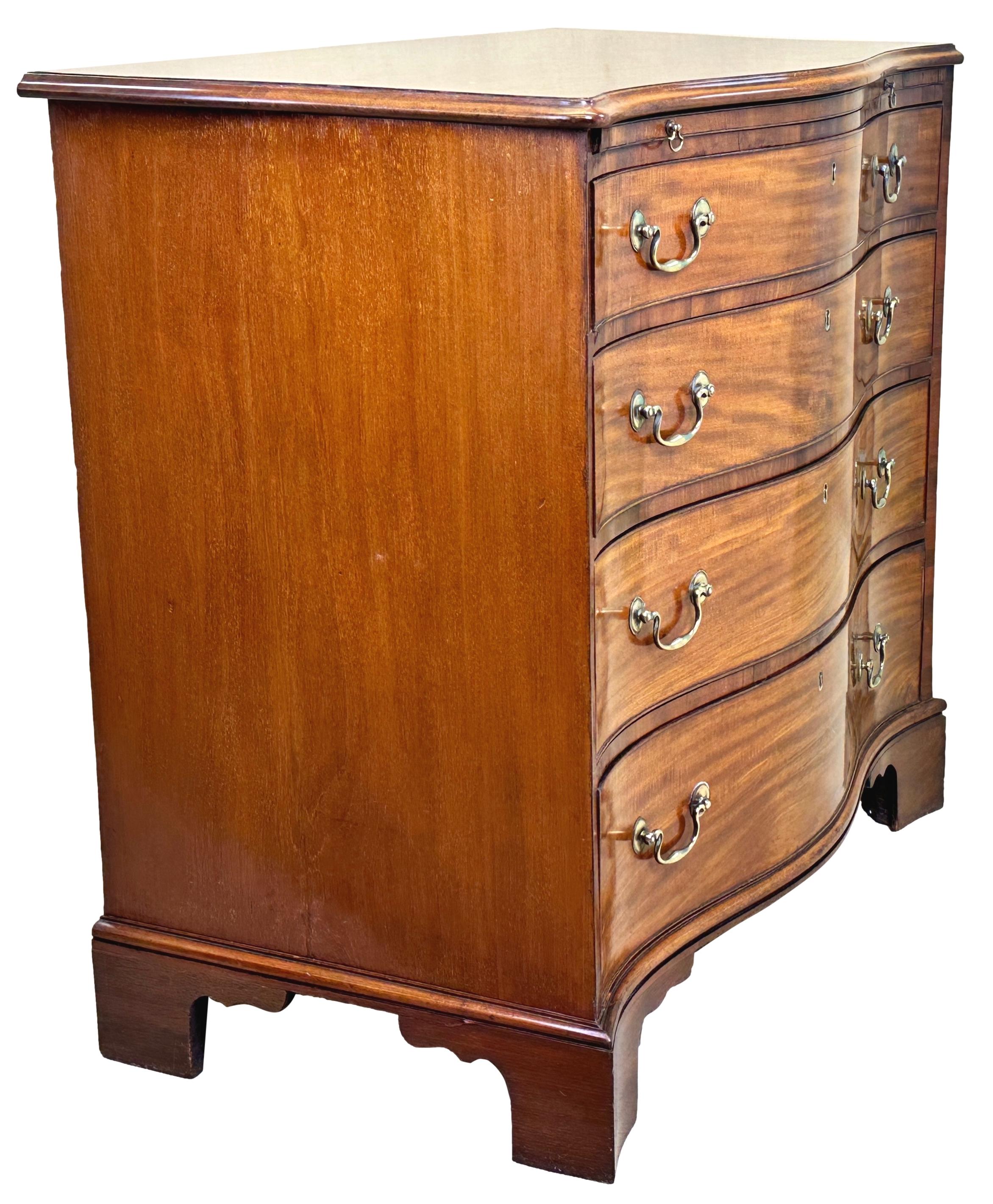 English Georgian Mahogany Serpentine Chest Of Drawers For Sale
