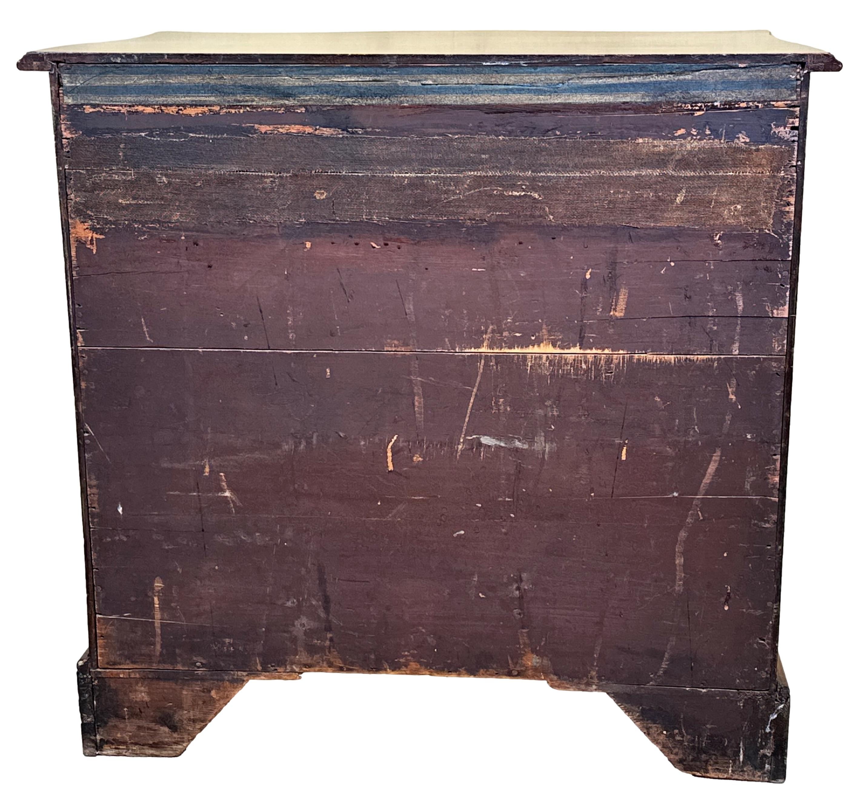 Georgian Mahogany Serpentine Chest Of Drawers For Sale 3