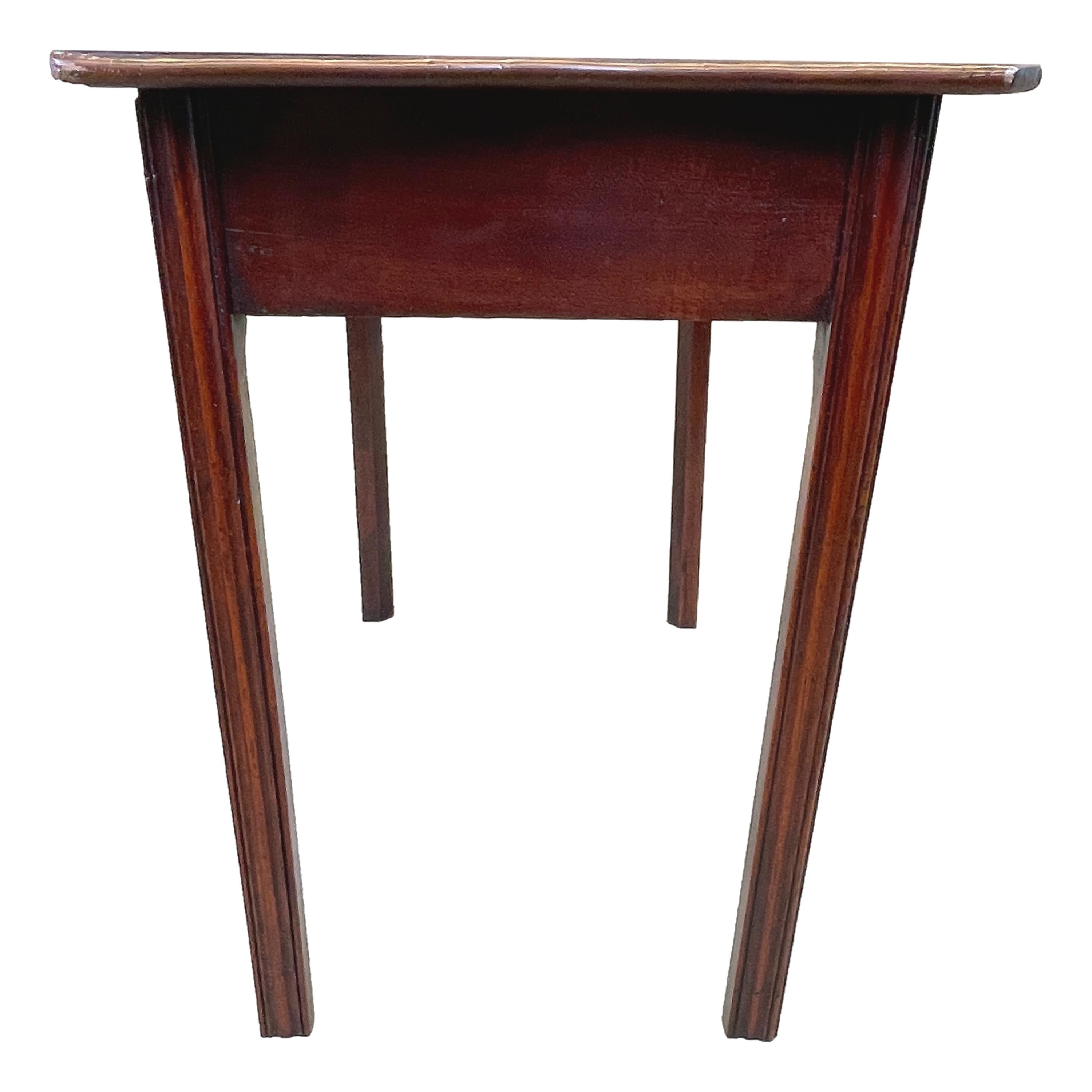18th Century and Earlier Georgian Mahogany Serpentine Side Table For Sale