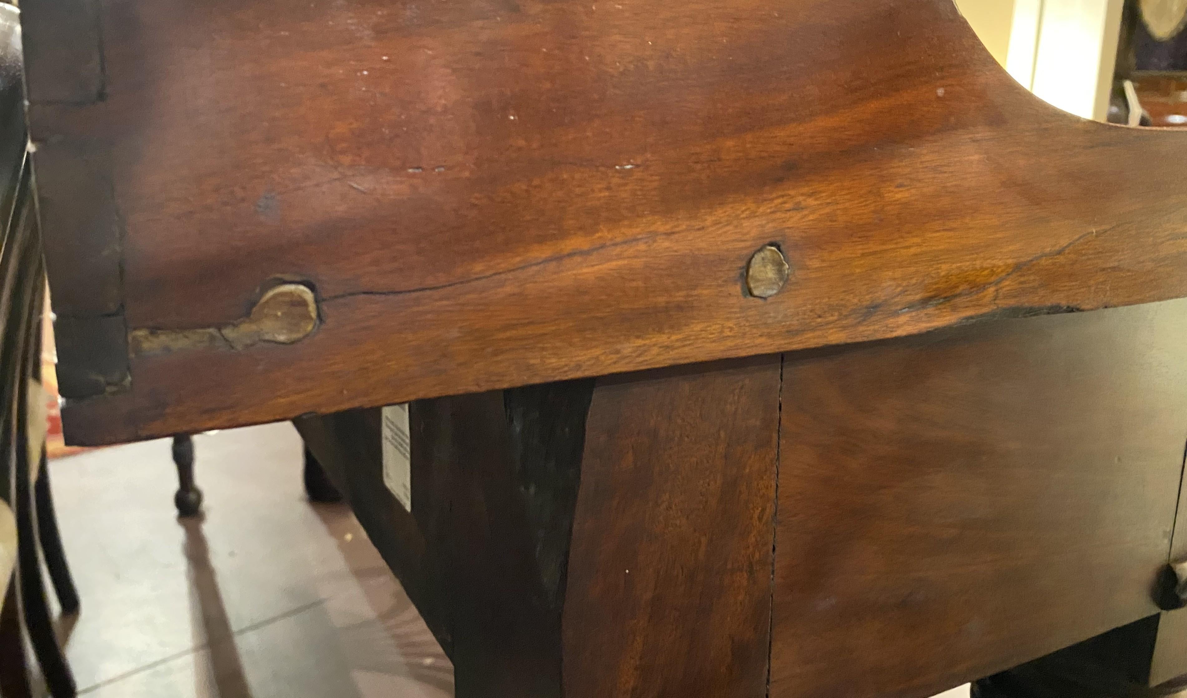 Georgian Mahogany Server with Shaped Splash Rail and Gadrooned Edge Top For Sale 3