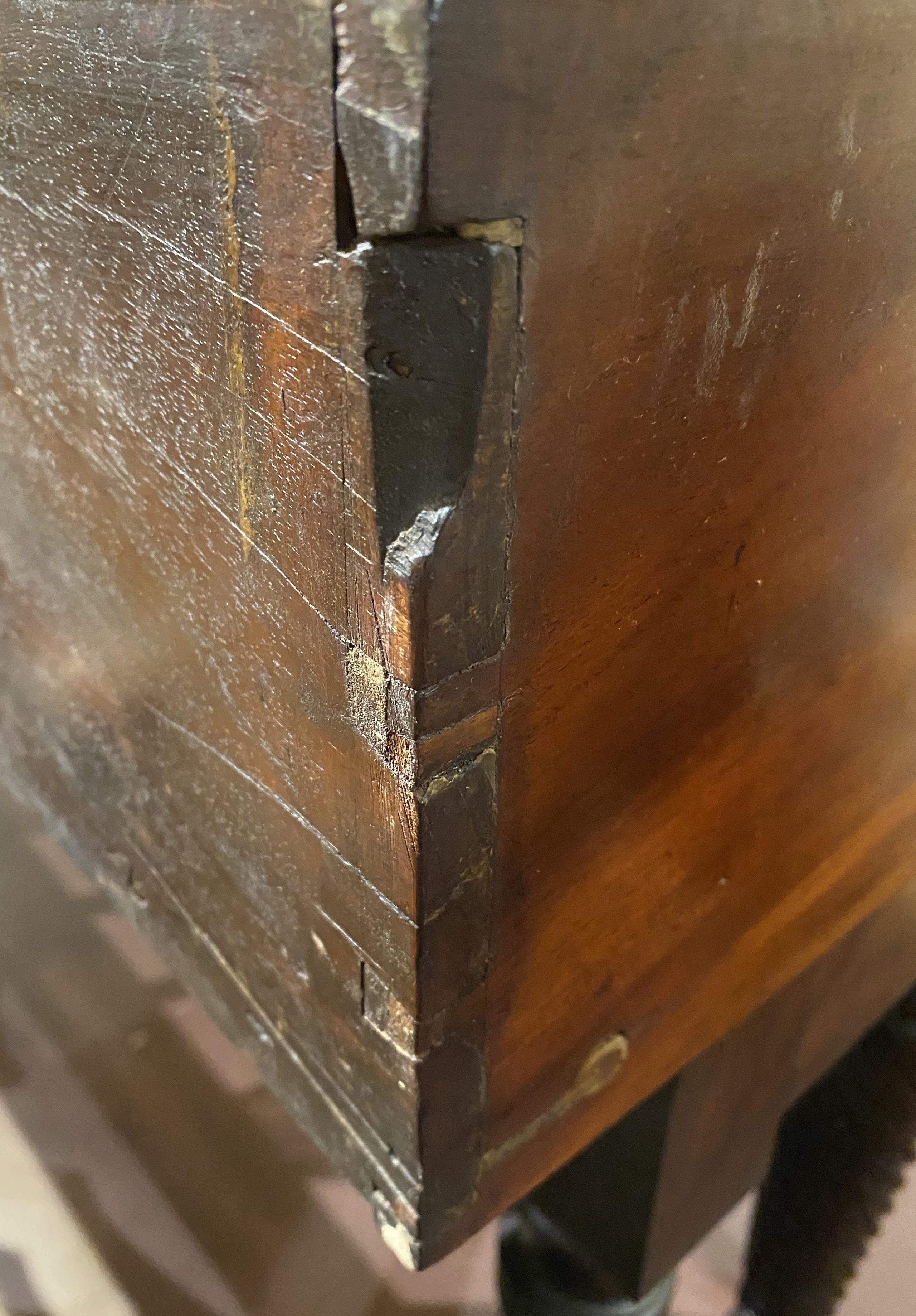 Georgian Mahogany Server with Shaped Splash Rail and Gadrooned Edge Top For Sale 4