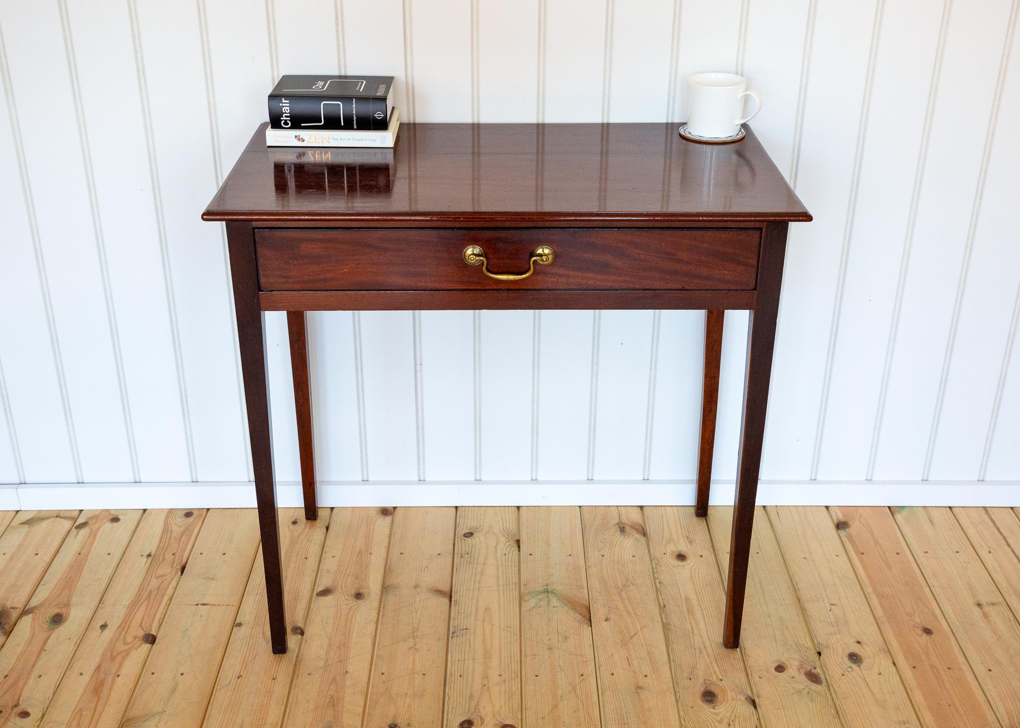 Britannique Table d'appoint à console en acajou Georgian Antique Country House Début du 19ème siècle en vente