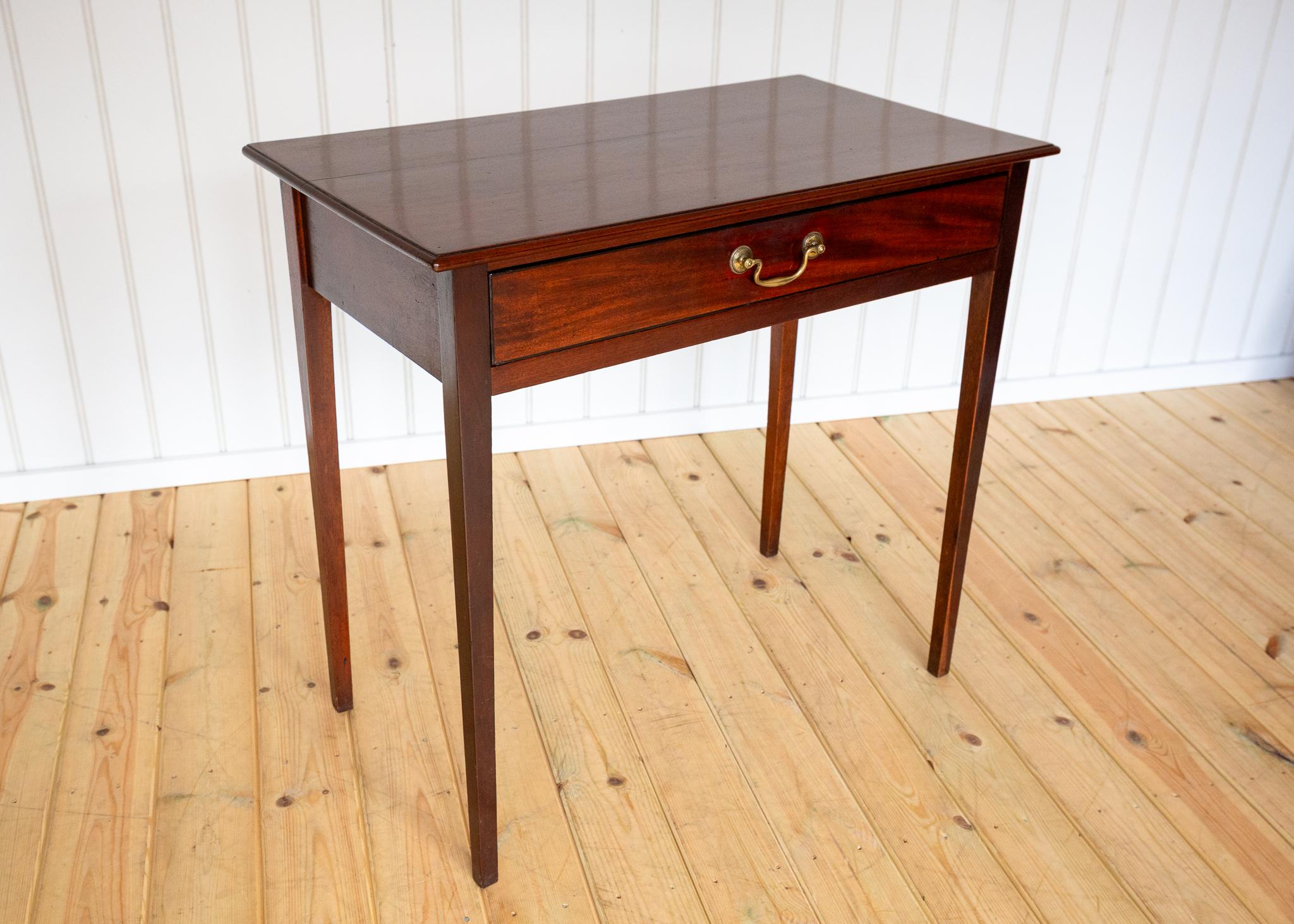 Sculpté à la main Table d'appoint à console en acajou Georgian Antique Country House Début du 19ème siècle en vente