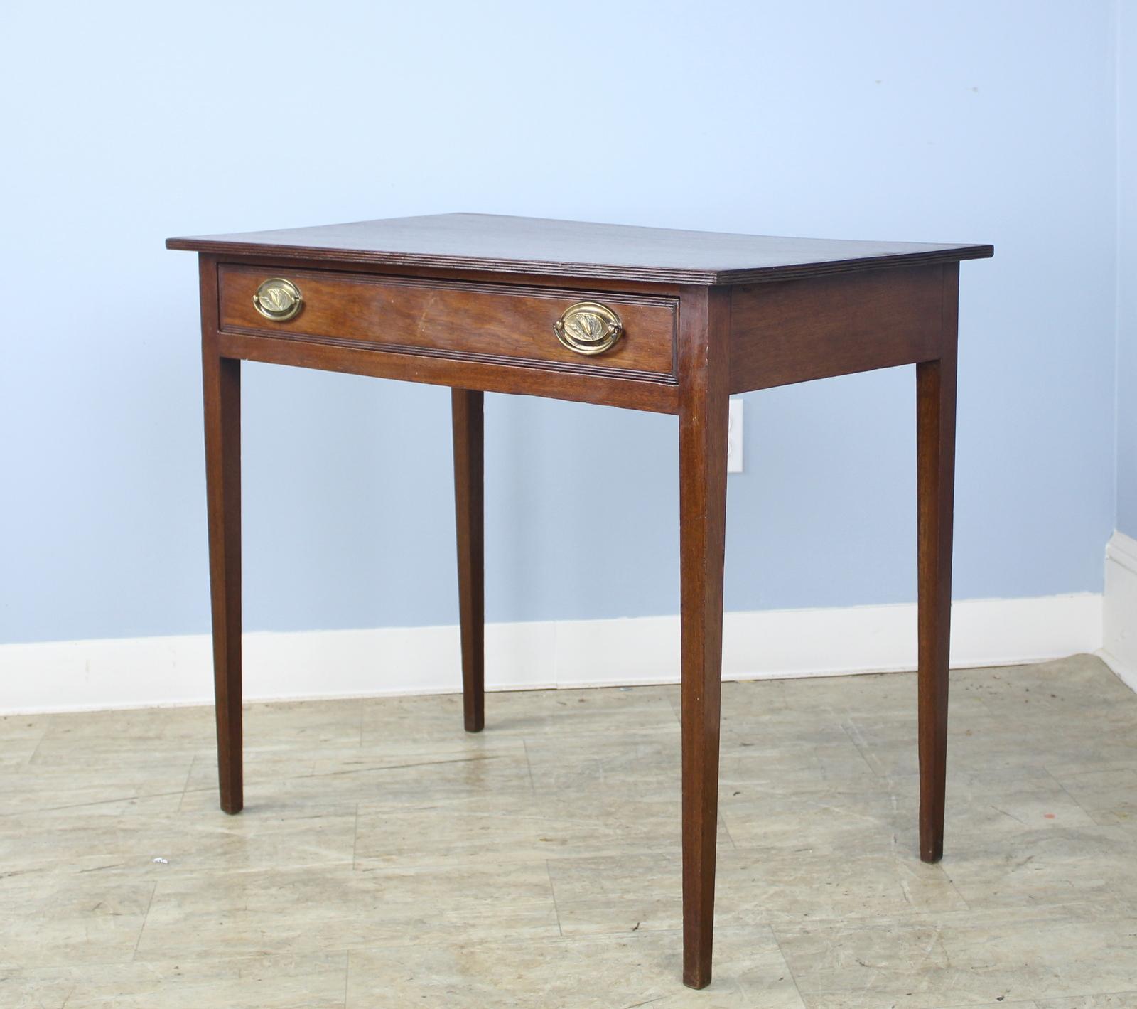 Georgian Mahogany Side Table In Good Condition For Sale In Port Chester, NY