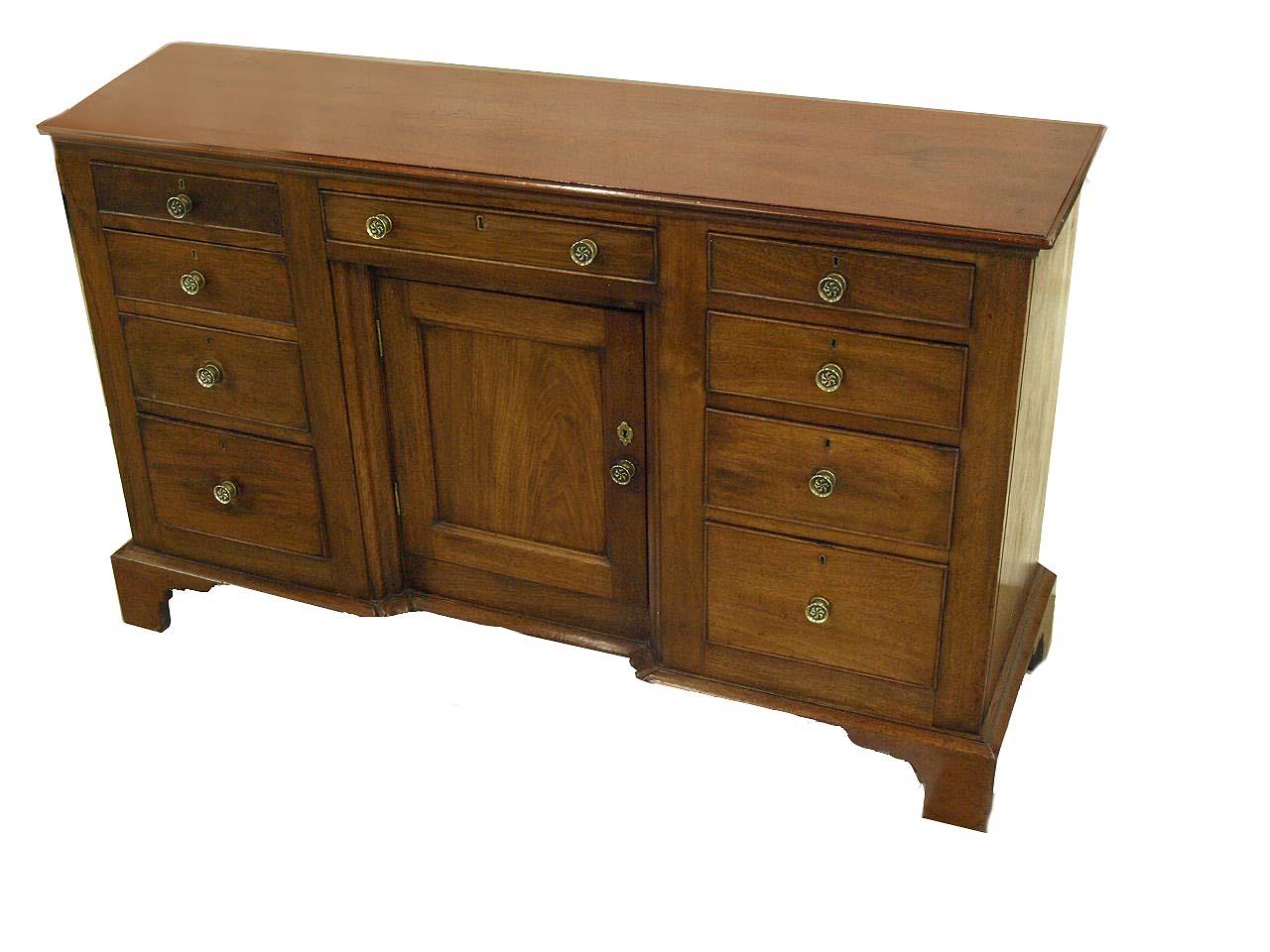 Georgian Mahogany Sideboard In Good Condition For Sale In Wilson, NC