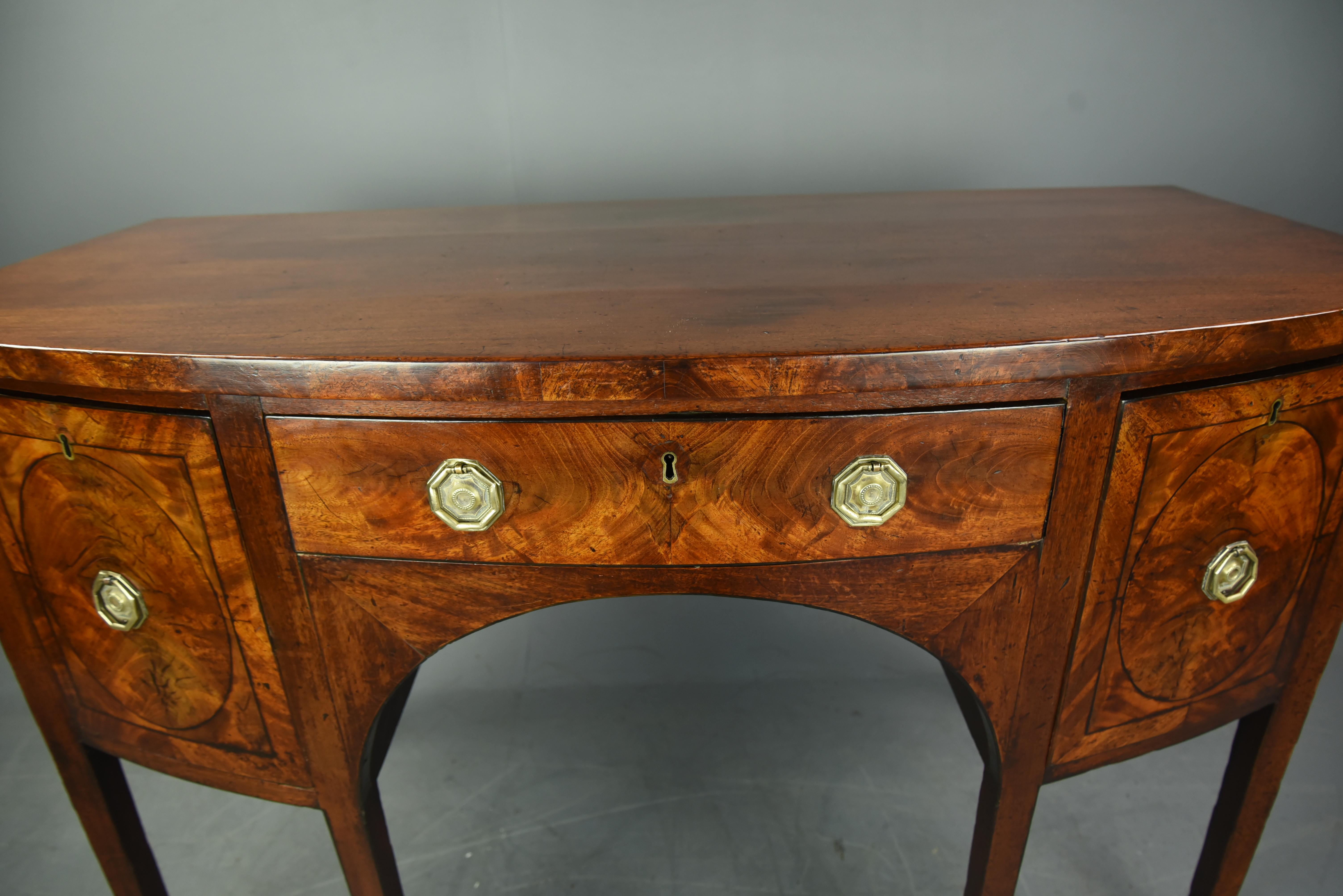 Georgian Mahogany Sideboard  In Good Condition In Chelmsford, GB