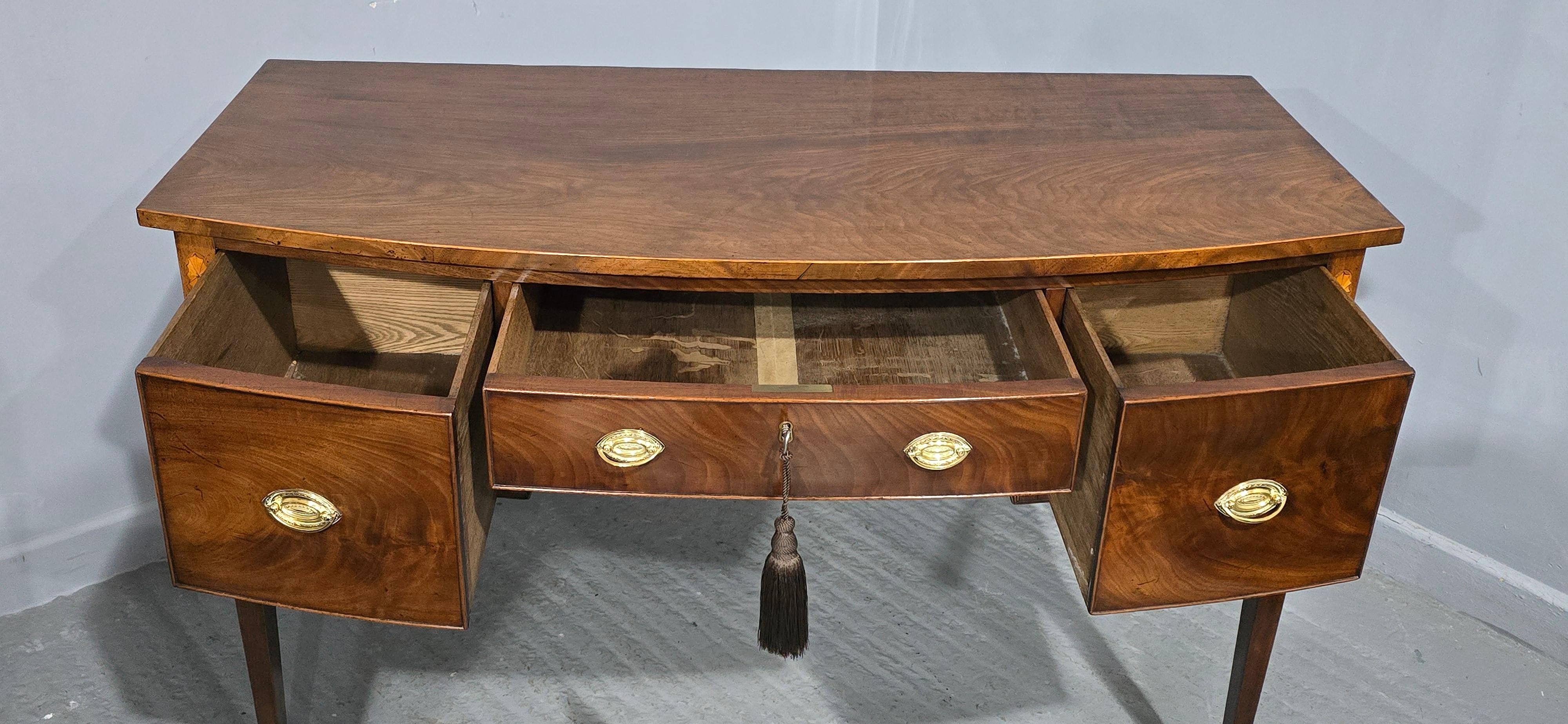 XIX secolo Georgian Mahogany Sideboard of Small Proportions in vendita