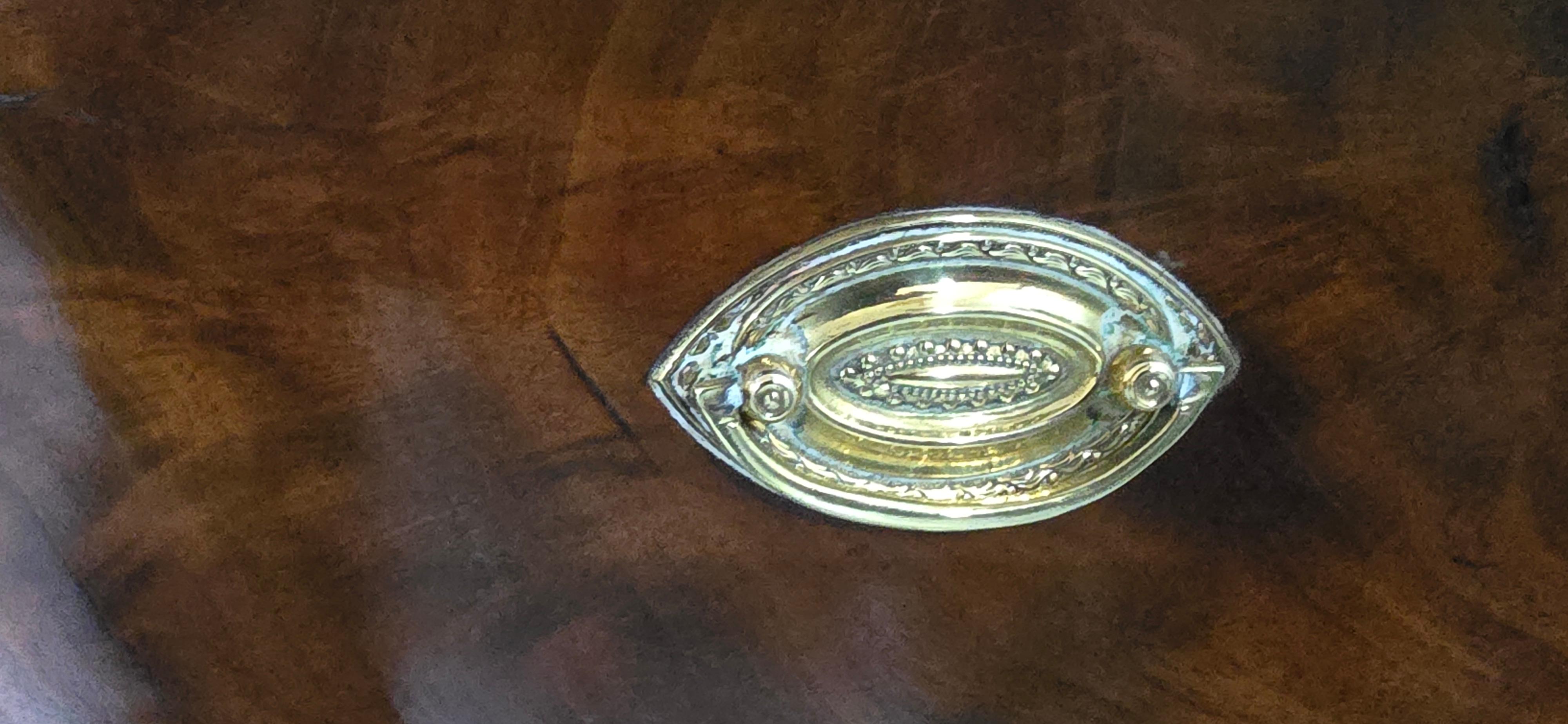 Mogano Georgian Mahogany Sideboard of Small Proportions in vendita