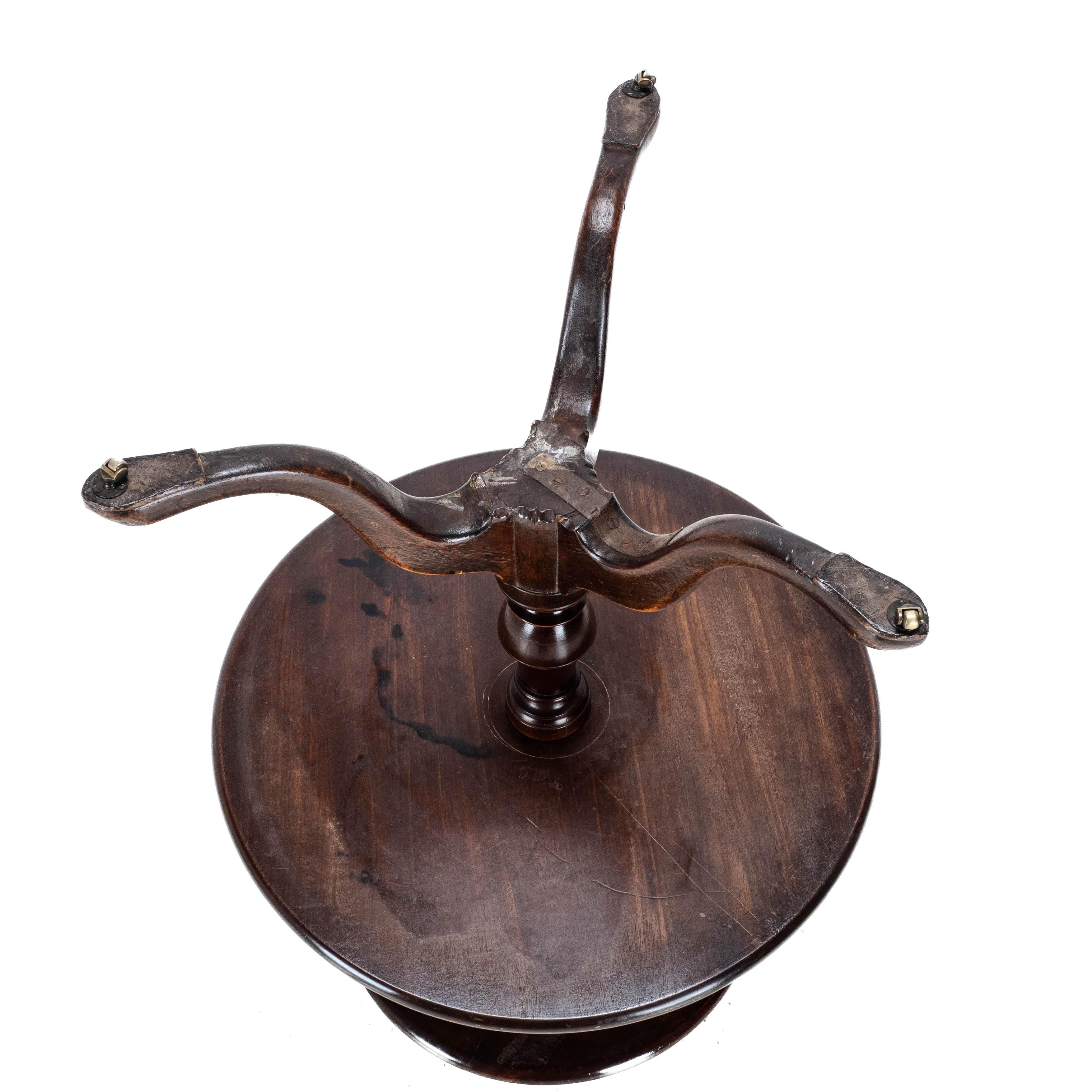 Georgian Mahogany Small 2 Tier Dumb Waiter Tripod Table circa 1800 (George III) 13