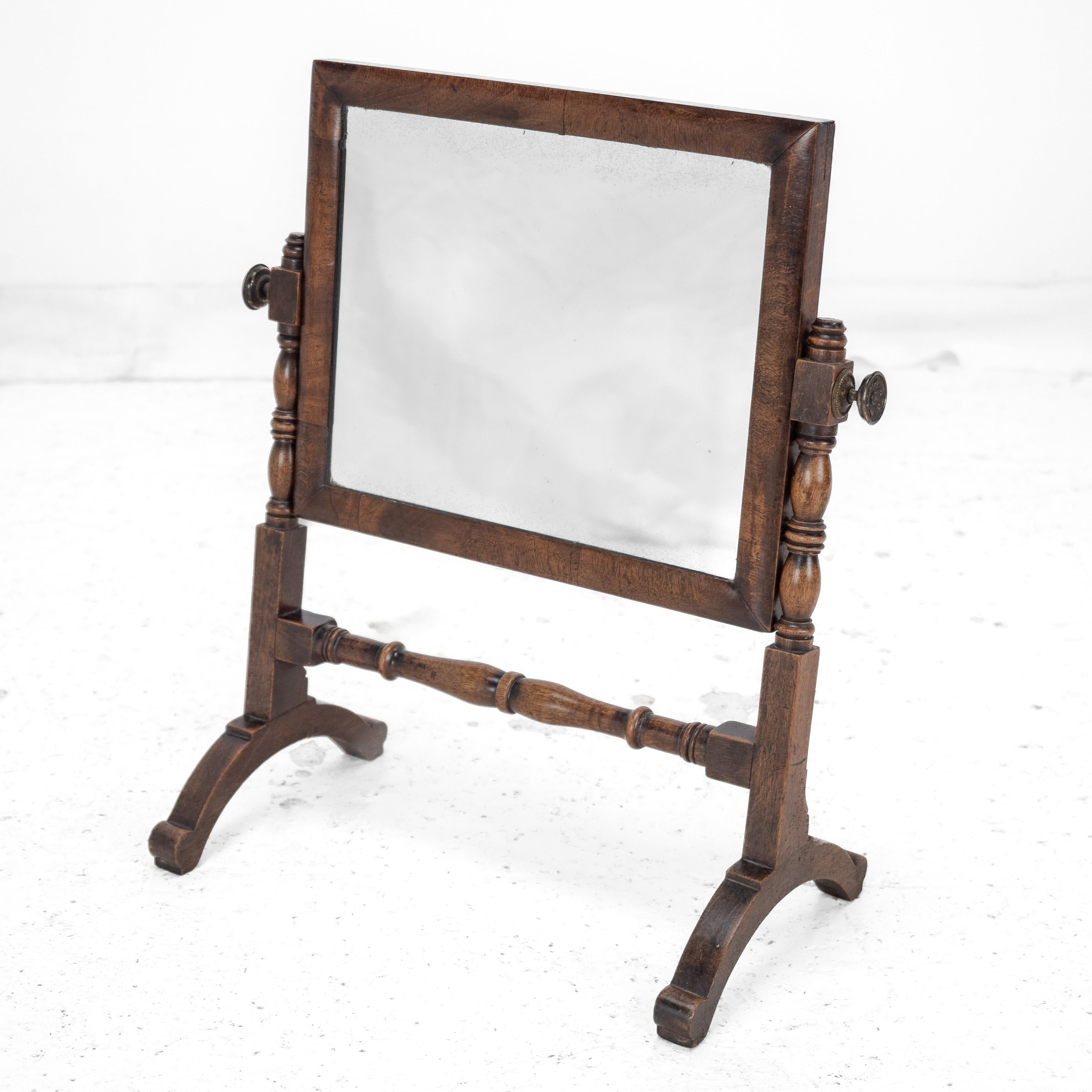 Turned Georgian Mahogany Swing Lock Toilet Mirror c1800 (Vanity Tabletop George III) For Sale